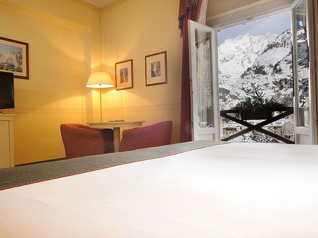 Family Grand Deluxe Mont Blanc view  64