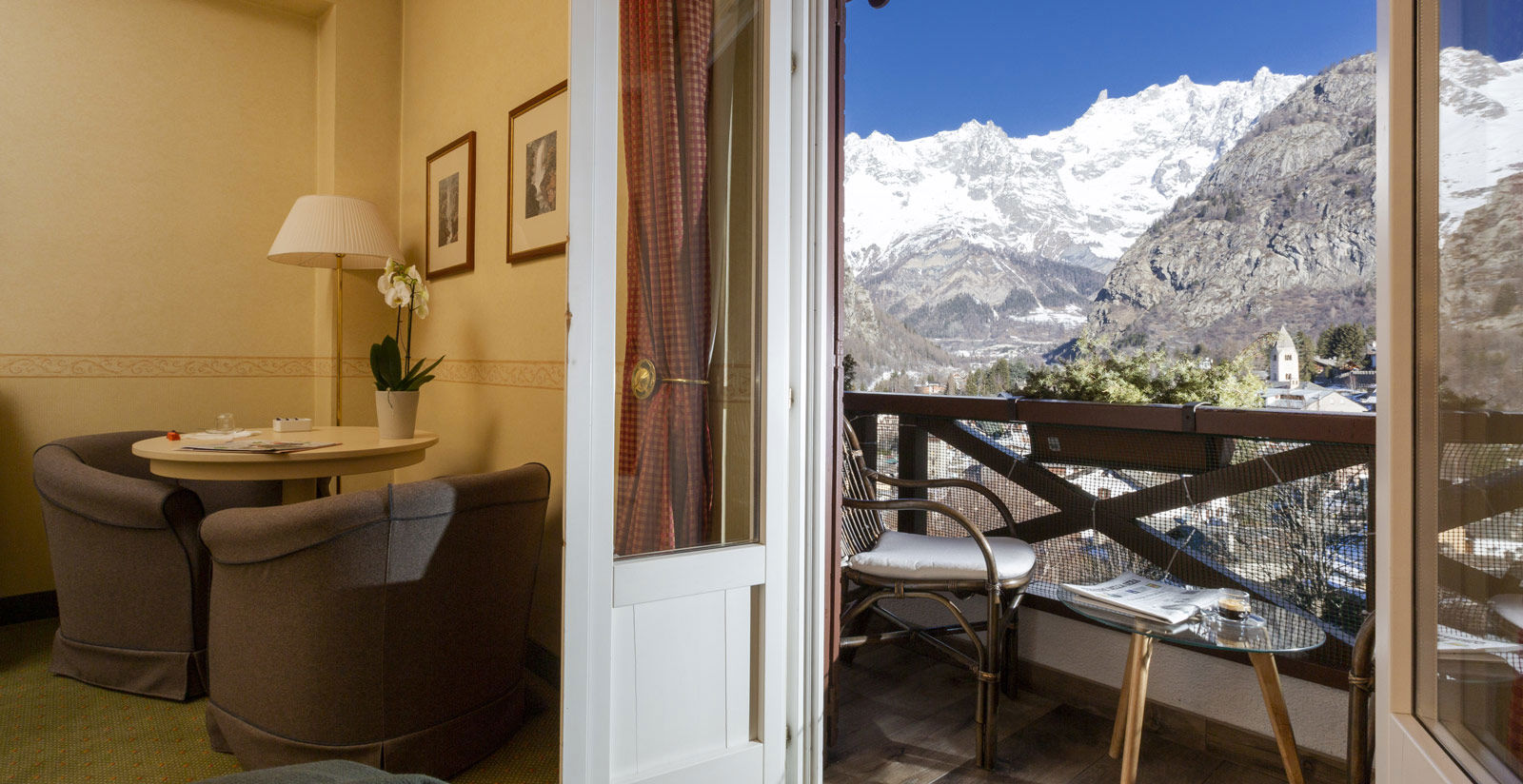 Family Grand Deluxe Mont Blanc view  57