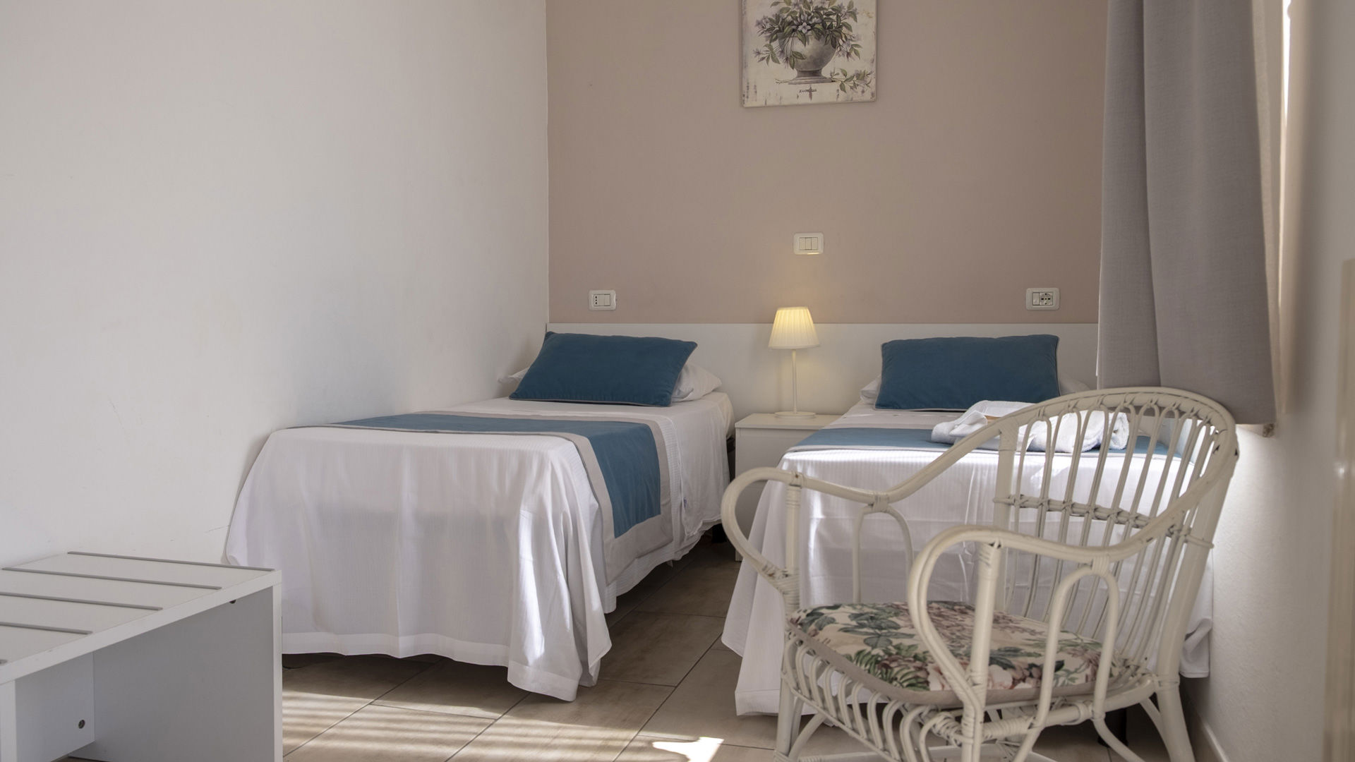 Twin con balcone fronte mare 1