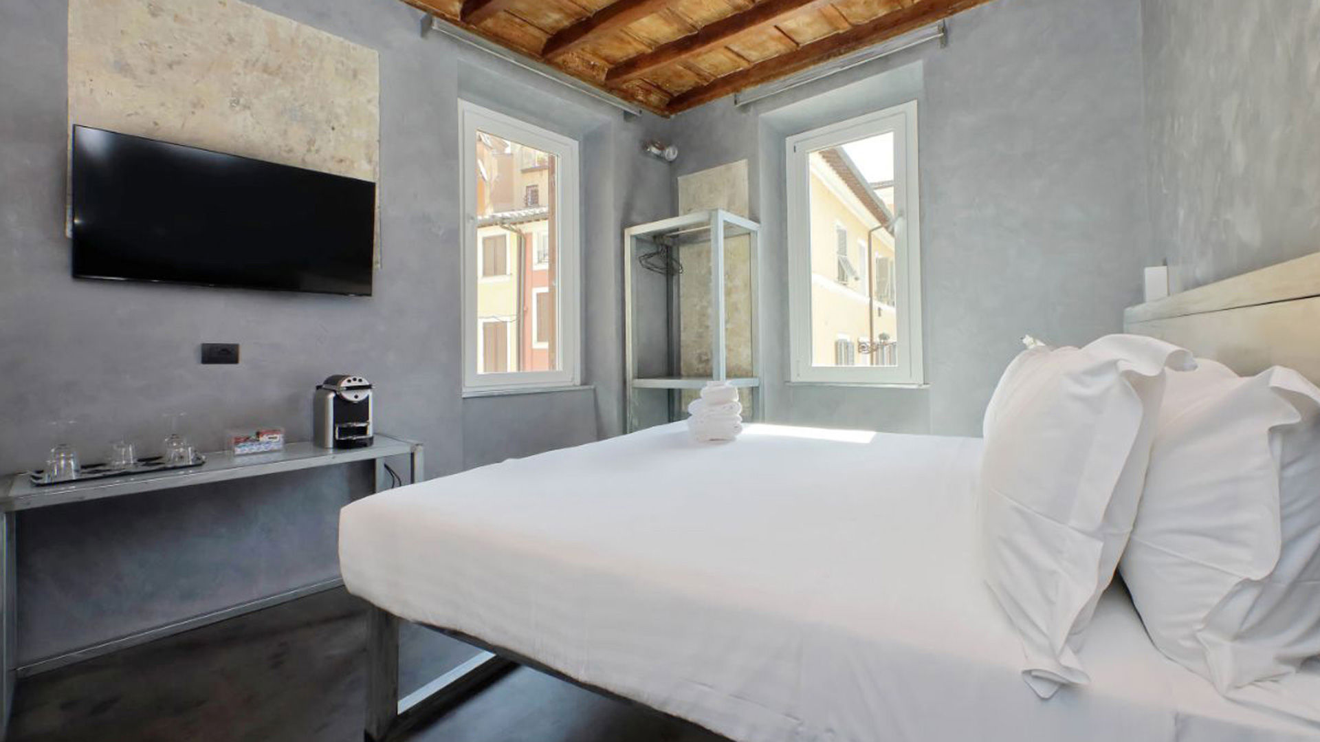 Uncover the magic of Rome at your home away from home with Mama's Home Rome hotel 3