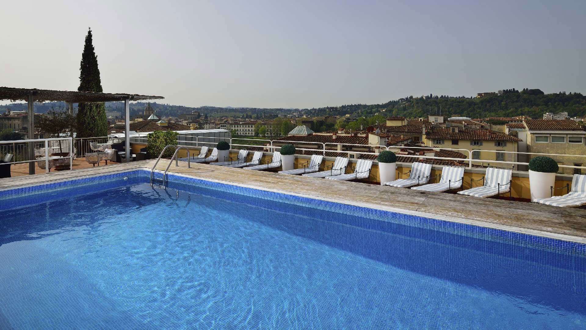 Hotel with rooftop in Florence 11
