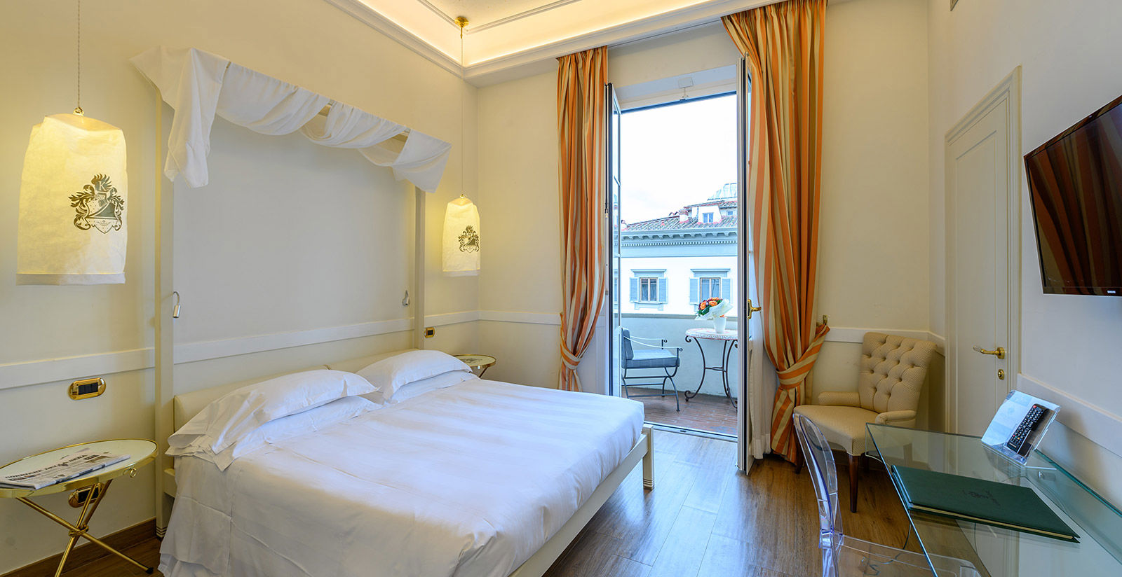 Superior Room with Balcony 10