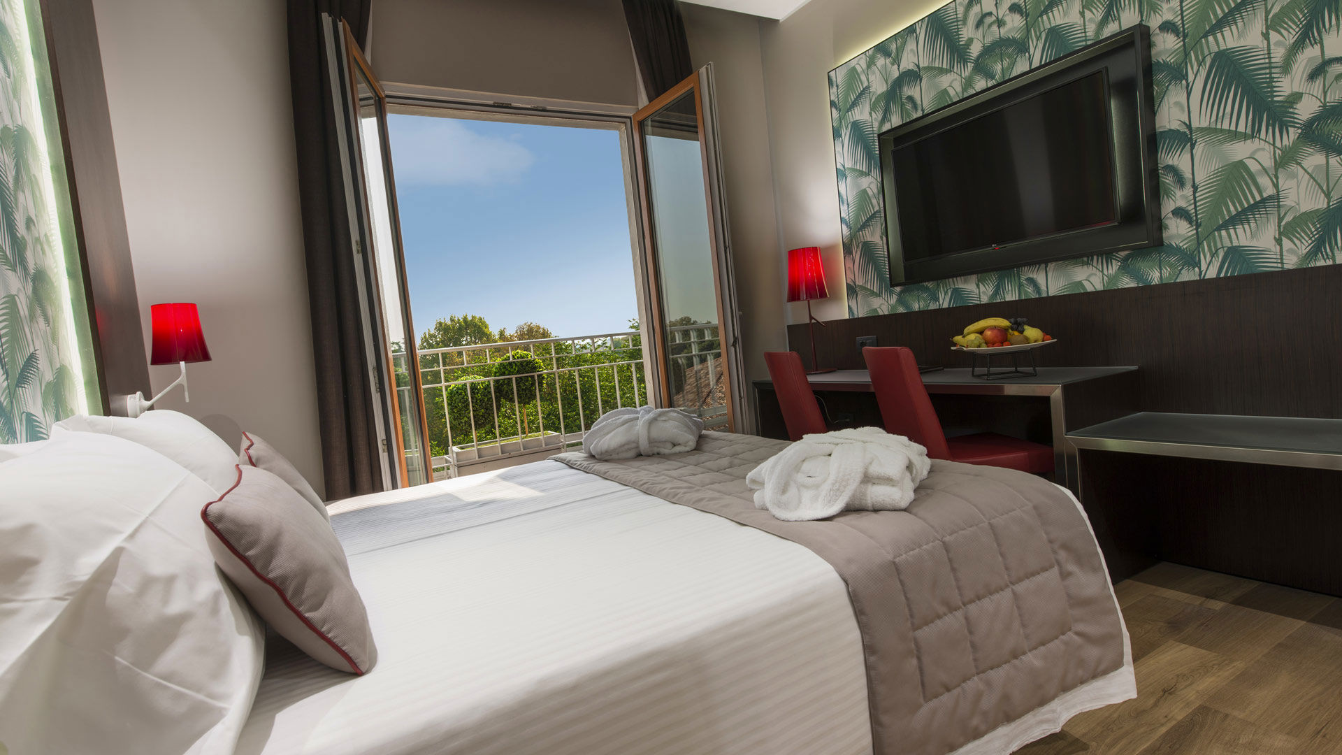 Deluxe with balcony overlooking the park