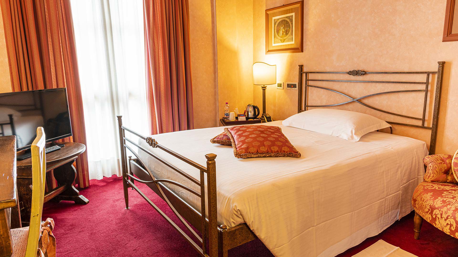 Single french bedded room 1