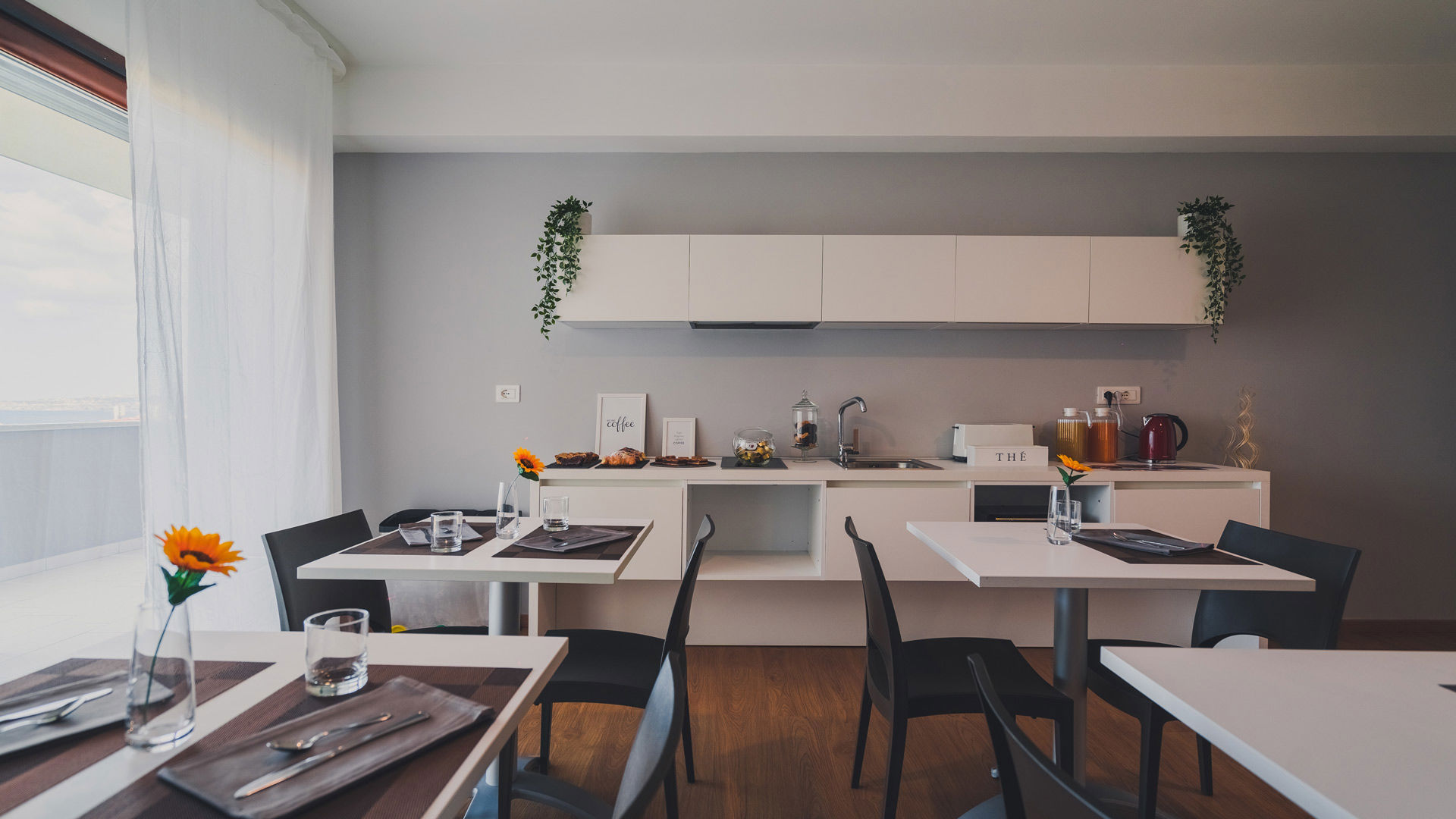 Trip Room & Breakfast 2