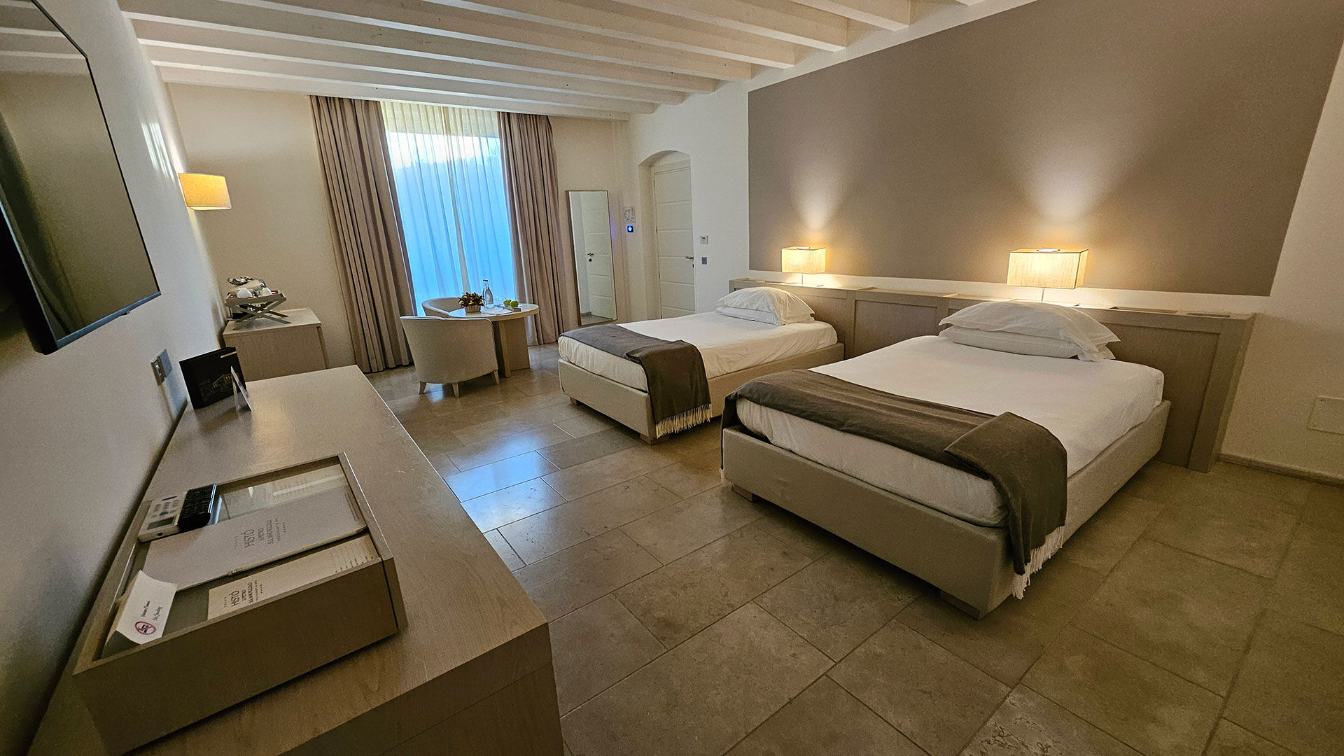 Camera Deluxe twin 1