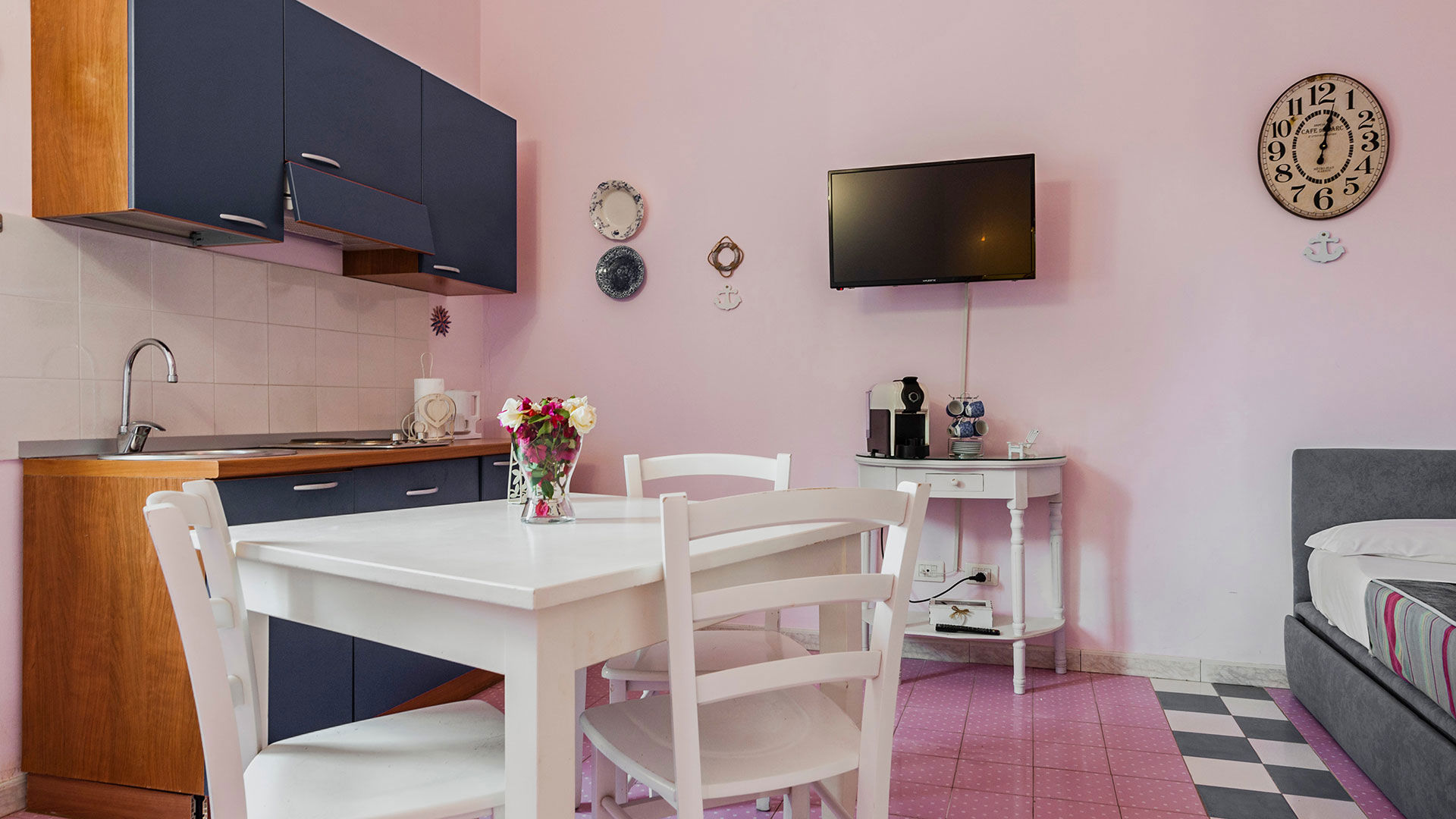 Standard Two-room Apartment 4