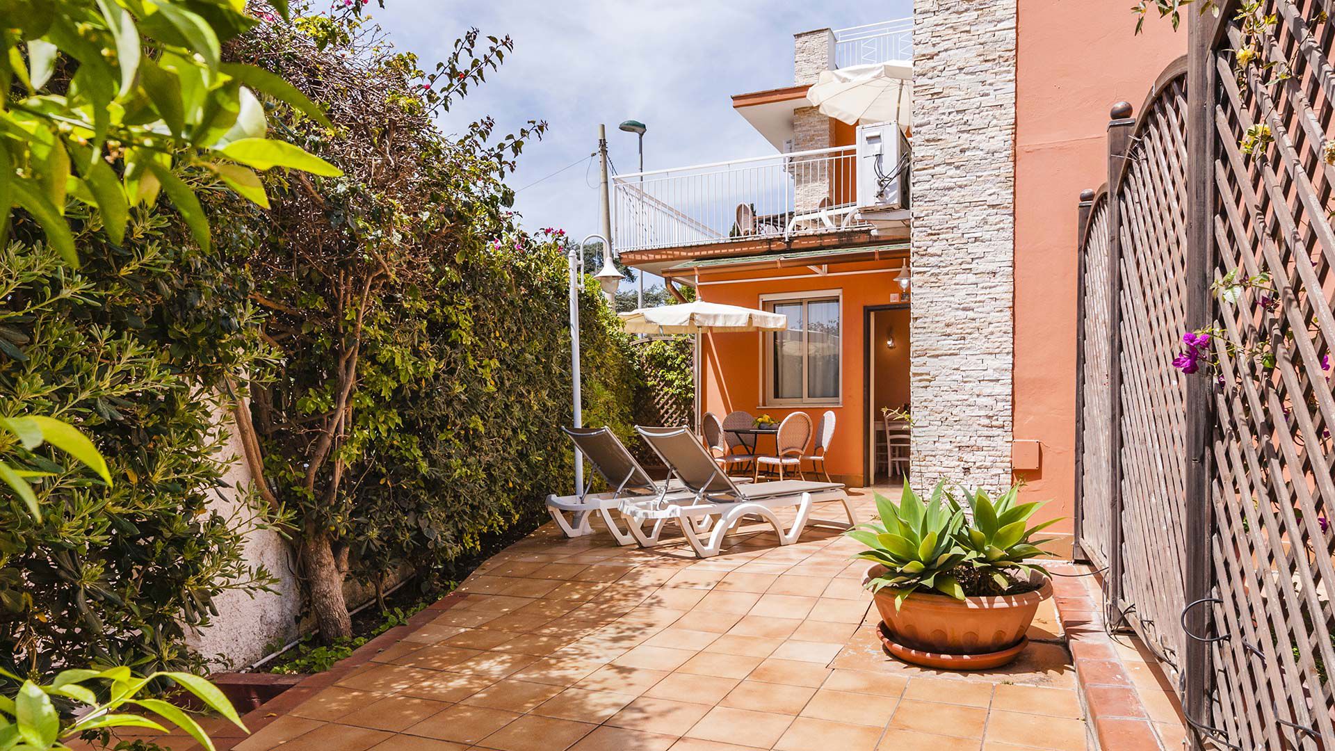 Standard Two-room Apartment with Patio 3