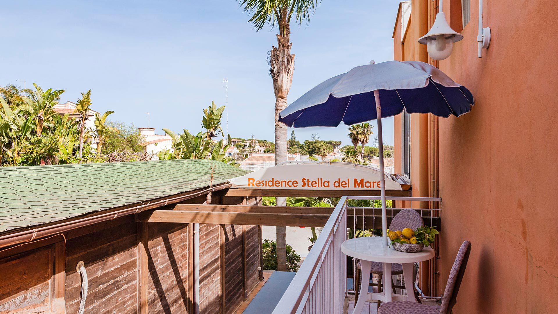 Studio flat with terrace 2