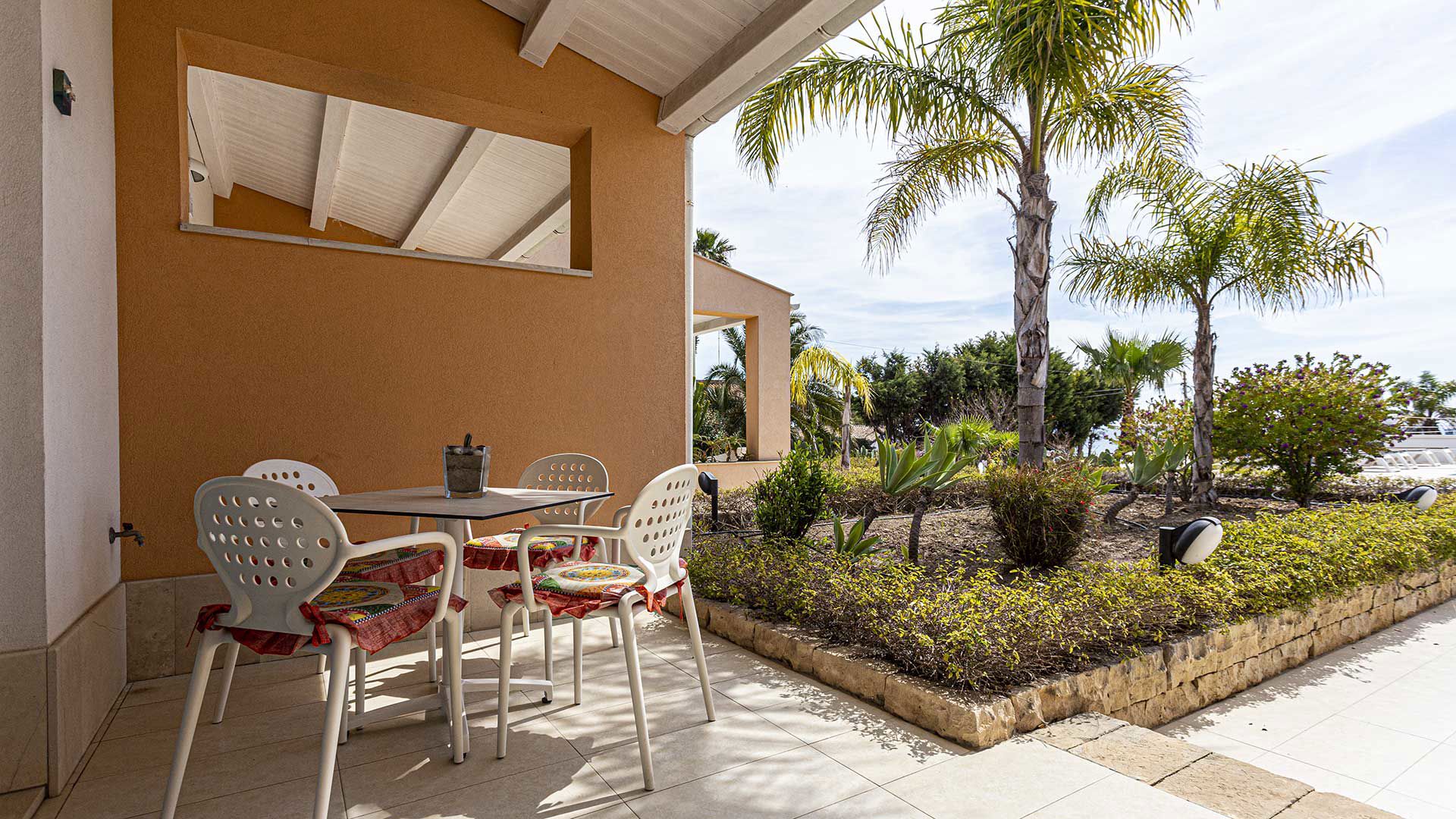 Small luxury apartments pool and sea view 3