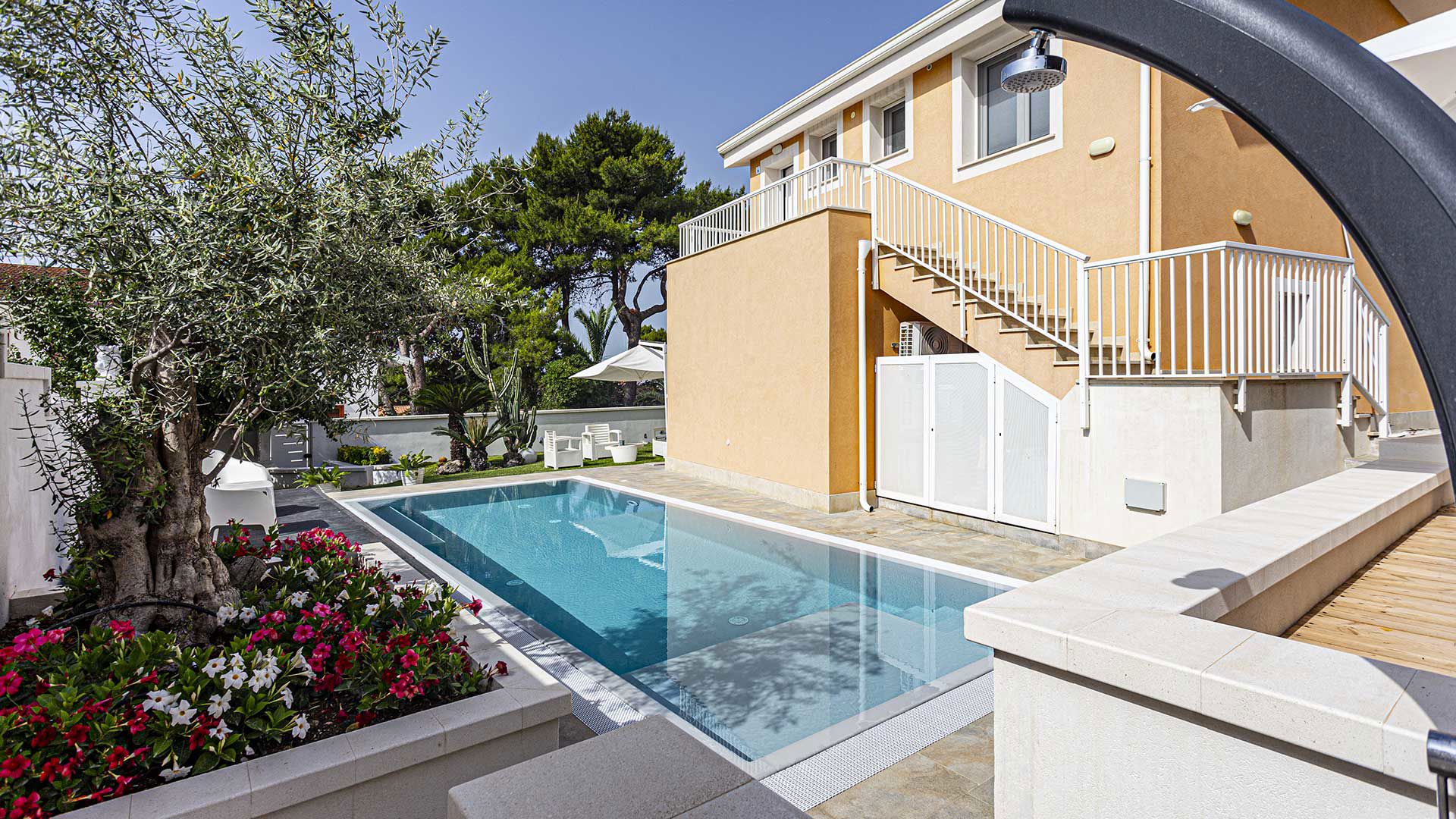 Luxury villa Urania con piscina 1