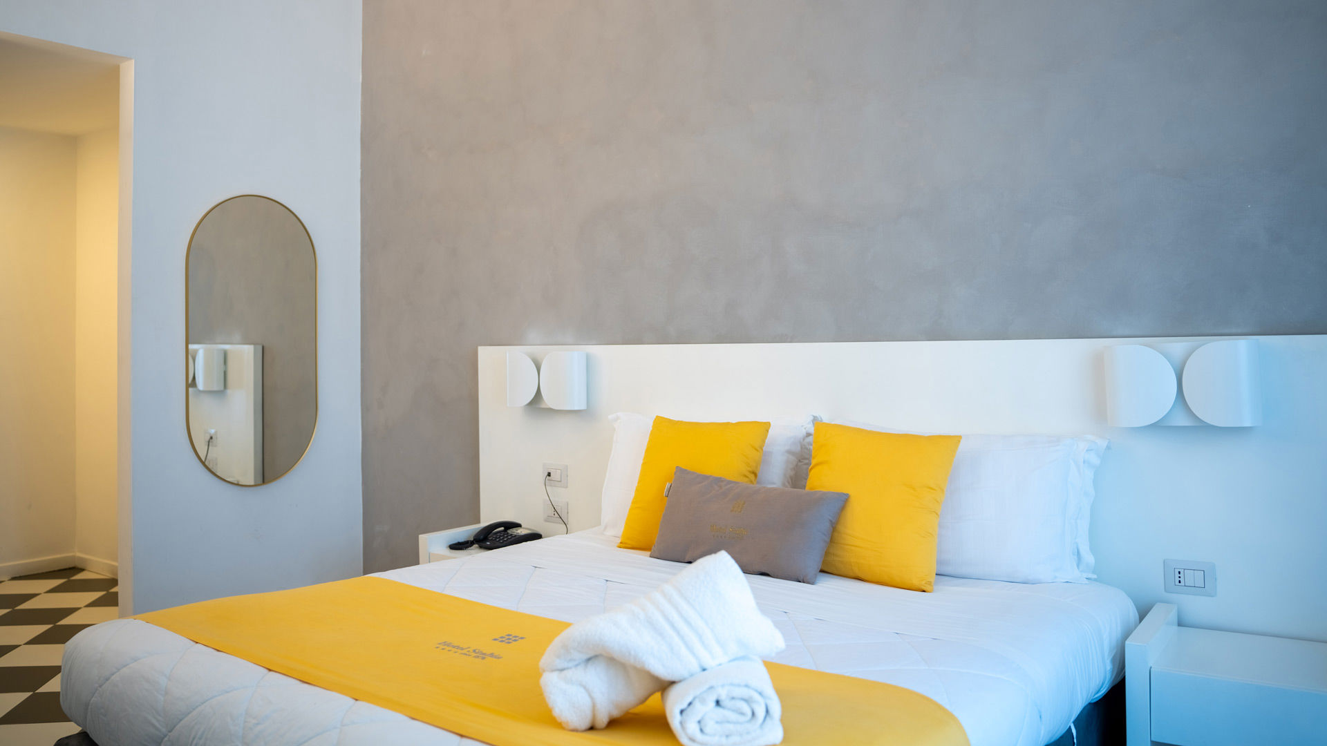 Rooms - On the Gulf of Naples