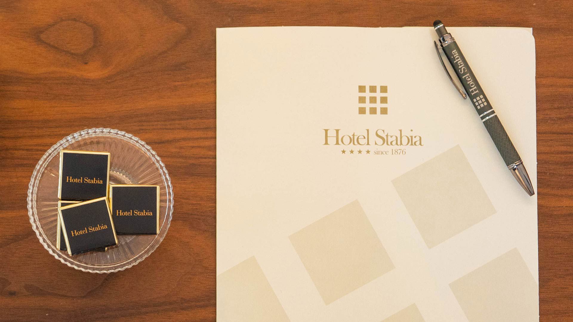 Rooms - On the Gulf of Naples