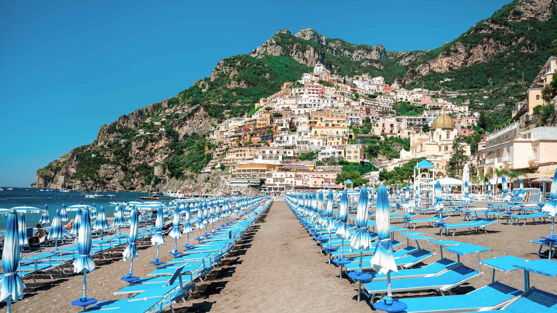 Surroundings - The poetry of the Coast