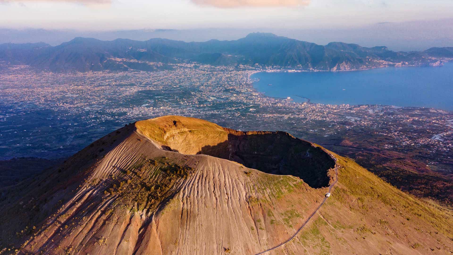 Surroundings - The poetry of the Coast