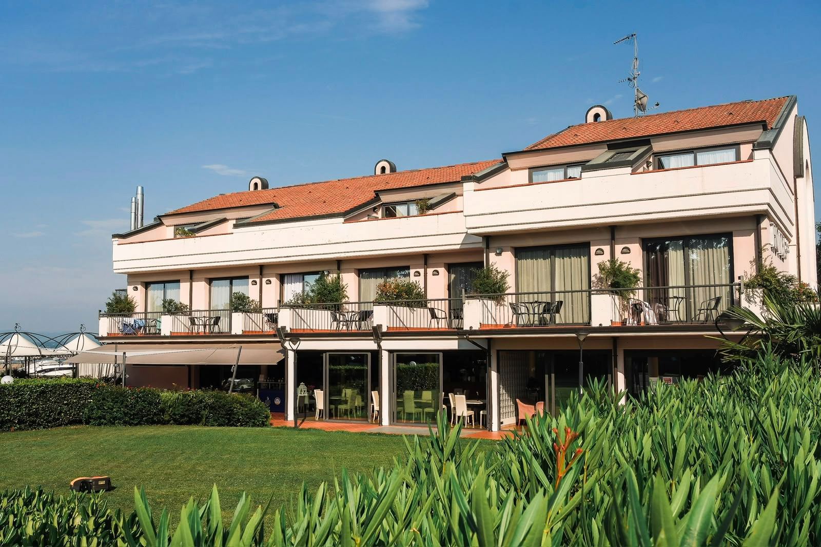 Hotel 18