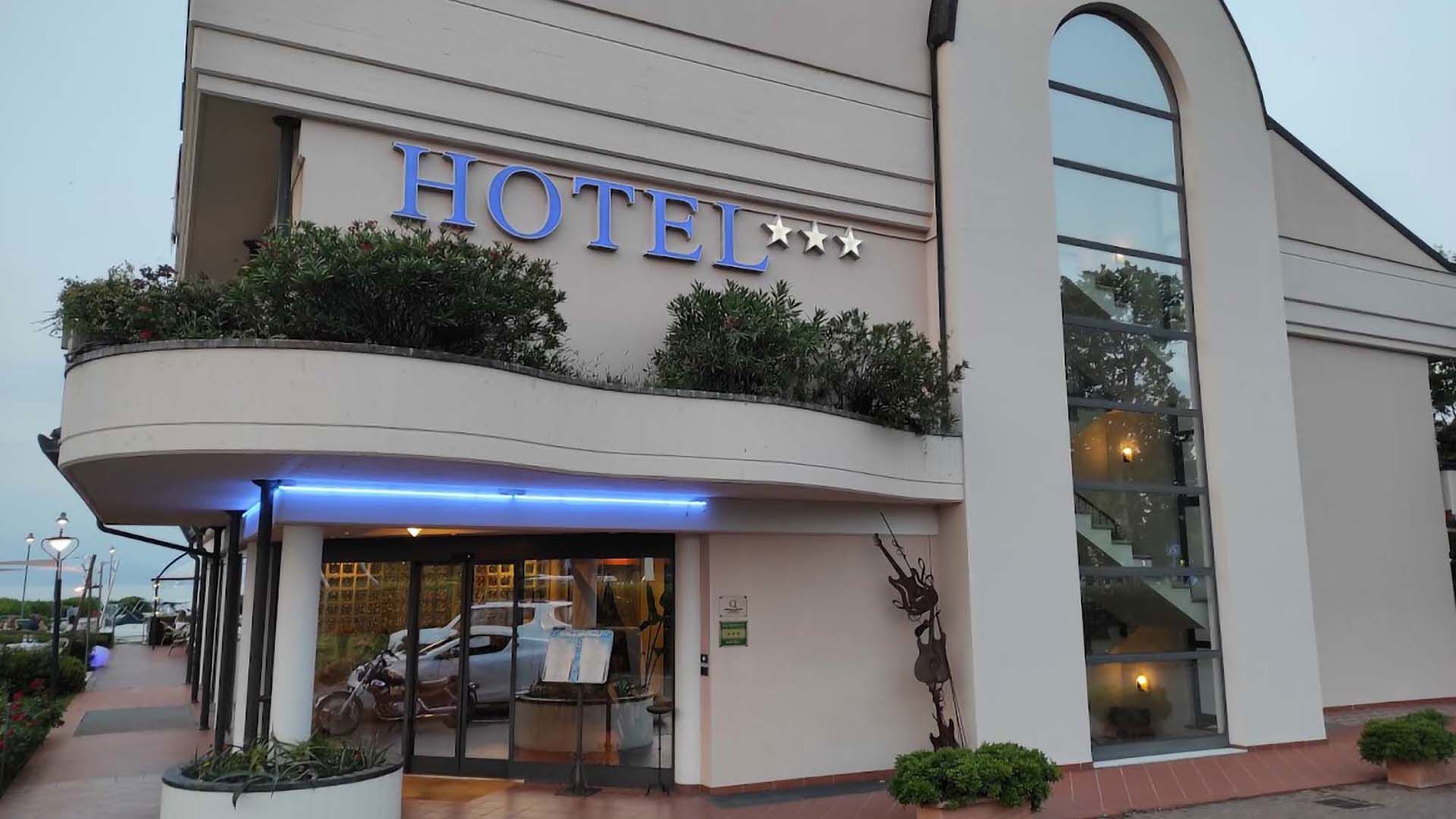 Yachting Hotel Mistral 4