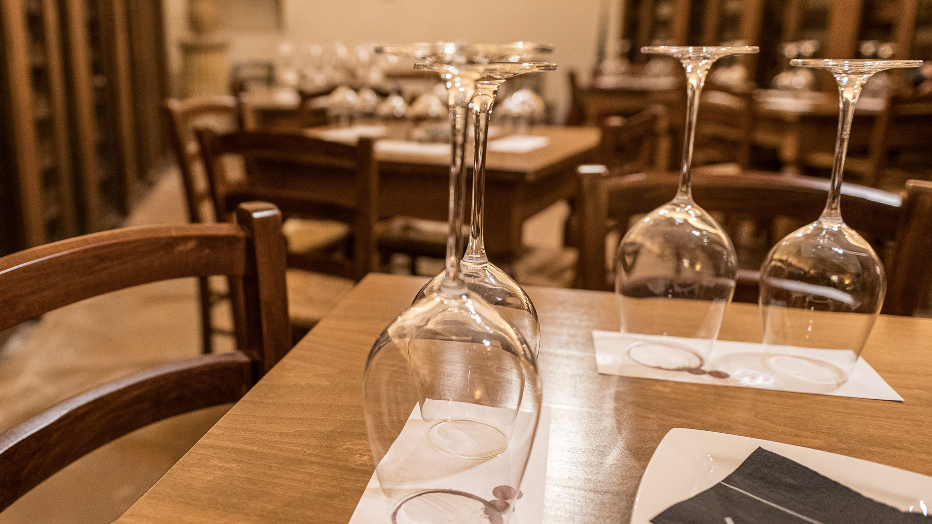 top/1920-Meeting-SALA-ENOTECA-DETTAGLI.jpg