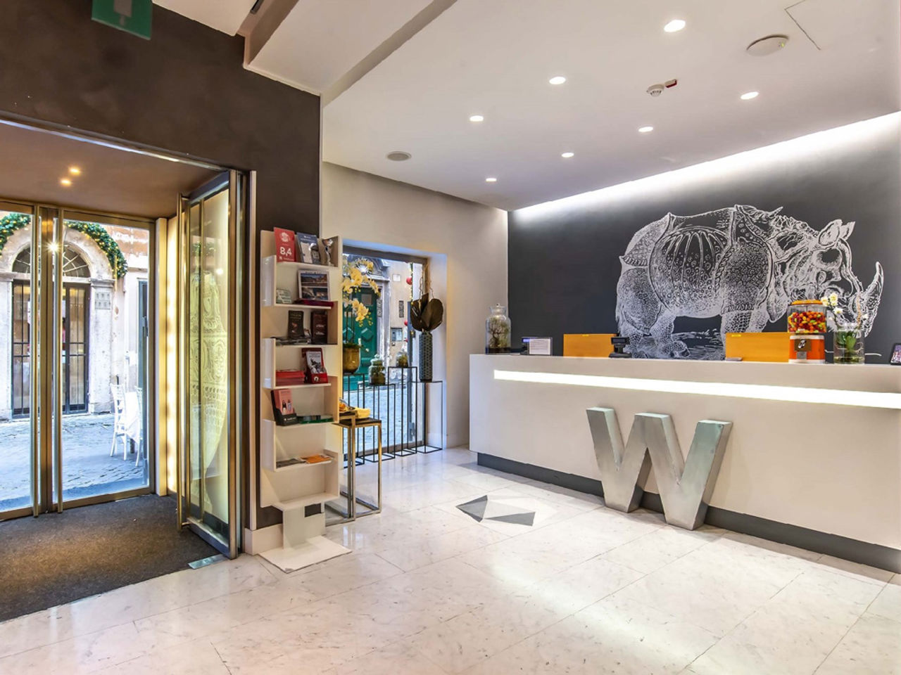 Hotel White - Via in Arcione, 77, 00187 Roma RM