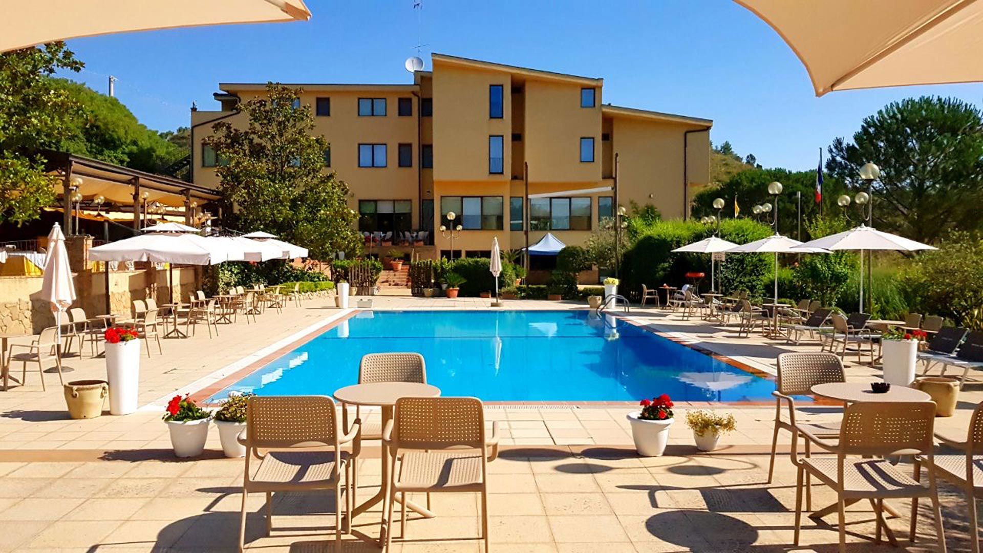 Benvenuti all'Hotel Riviera 2