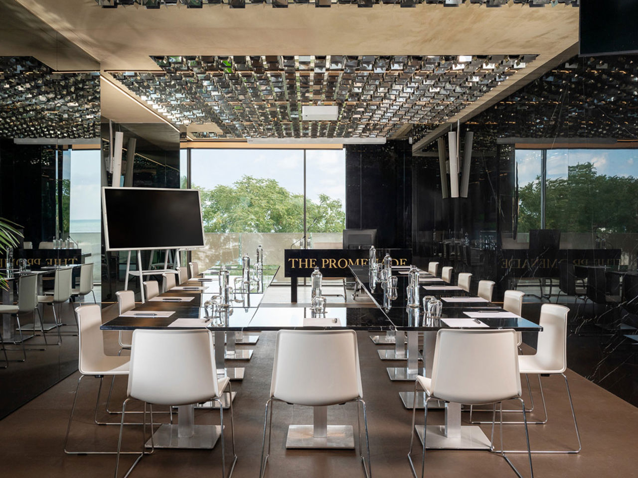 THE MEETING HUB