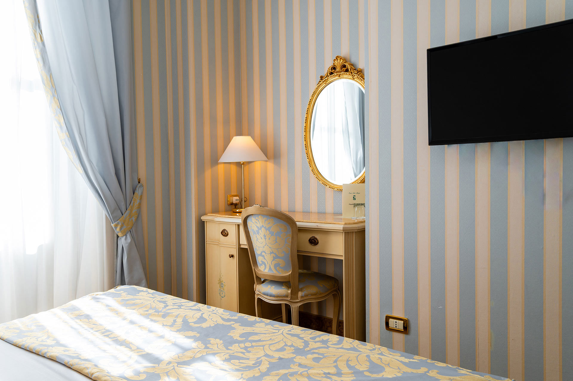 Classic Room with lake view