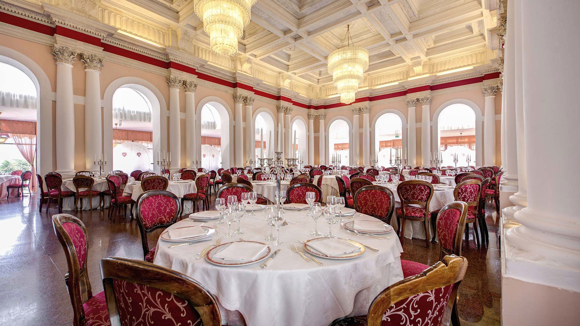 Restaurant & Lounge Bar 1