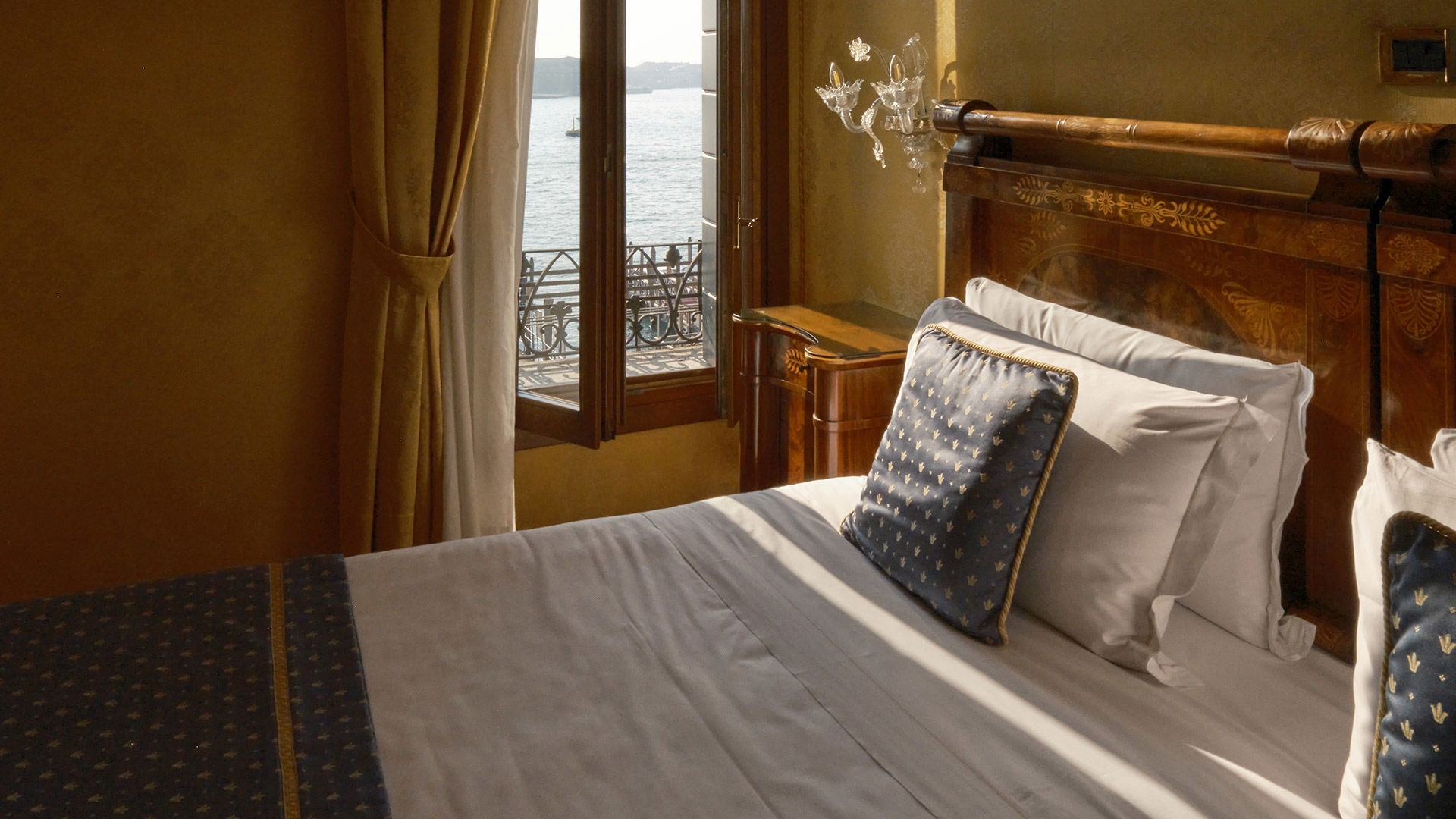 Camera Deluxe con vista laguna 1