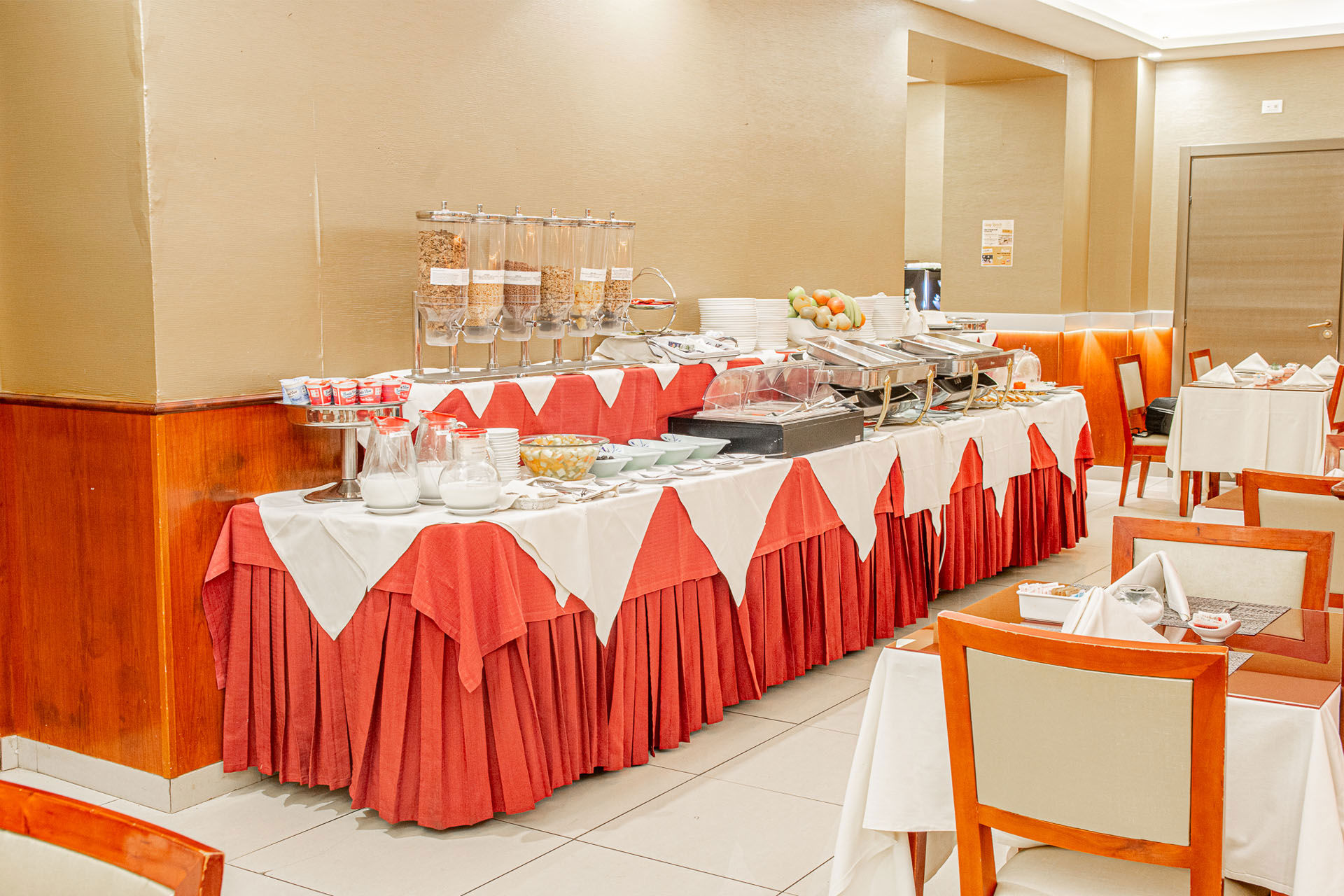 Breakfast - Morning buffet in the heart of Rome