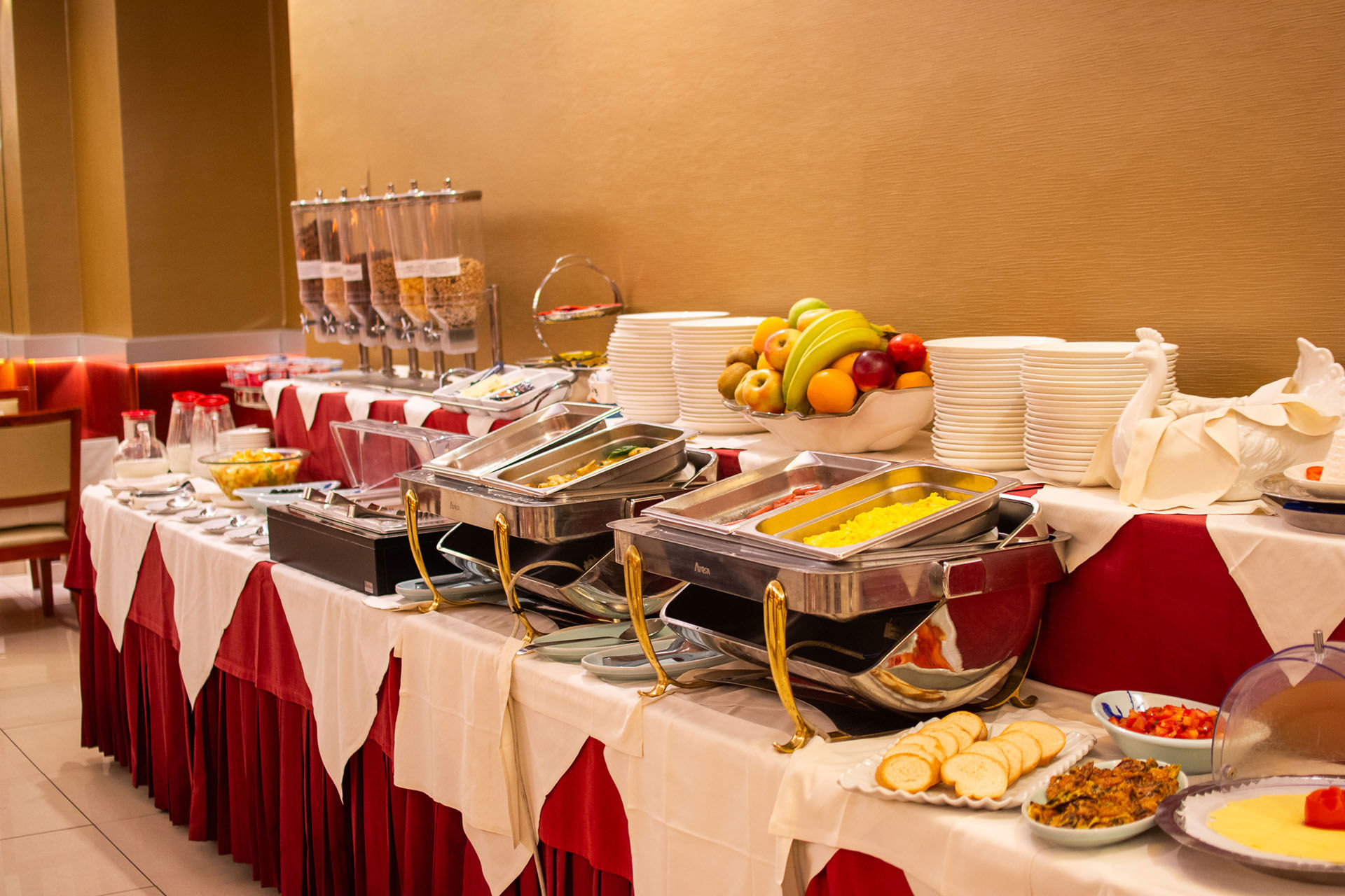 Breakfast - Morning buffet in the heart of Rome