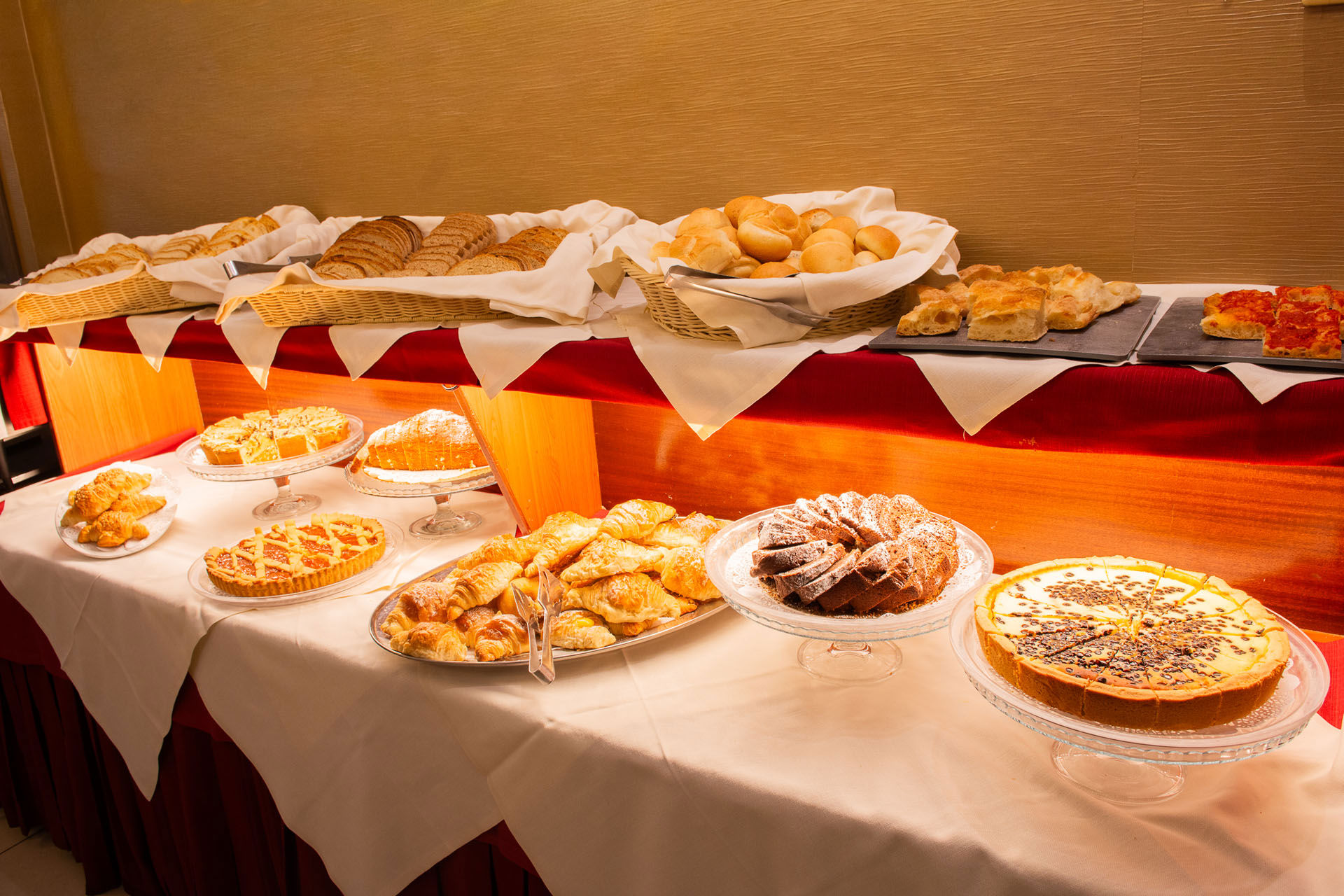 Breakfast - Morning buffet in the heart of Rome