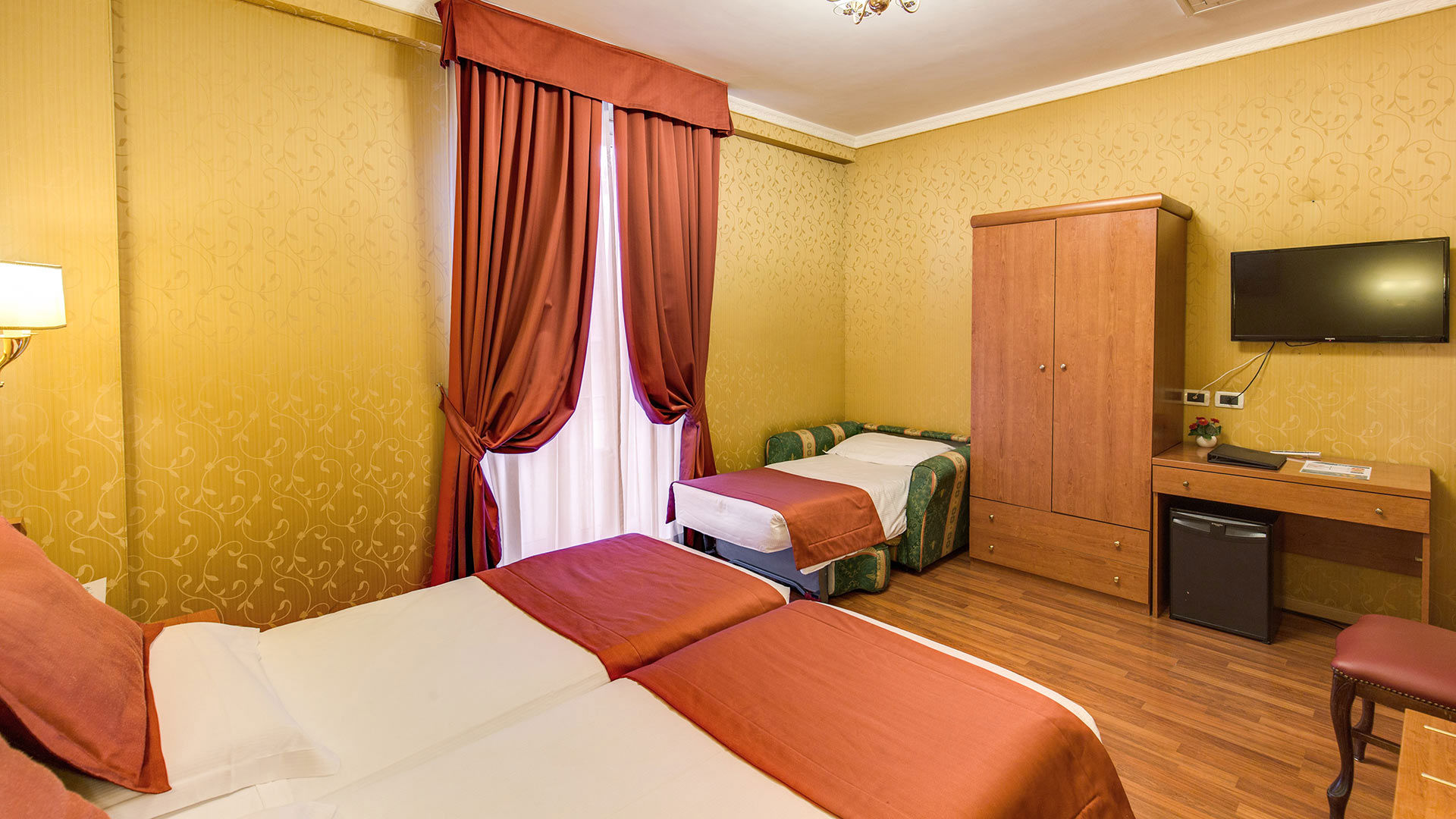 Triple Room - Space and style to share the Roman experience