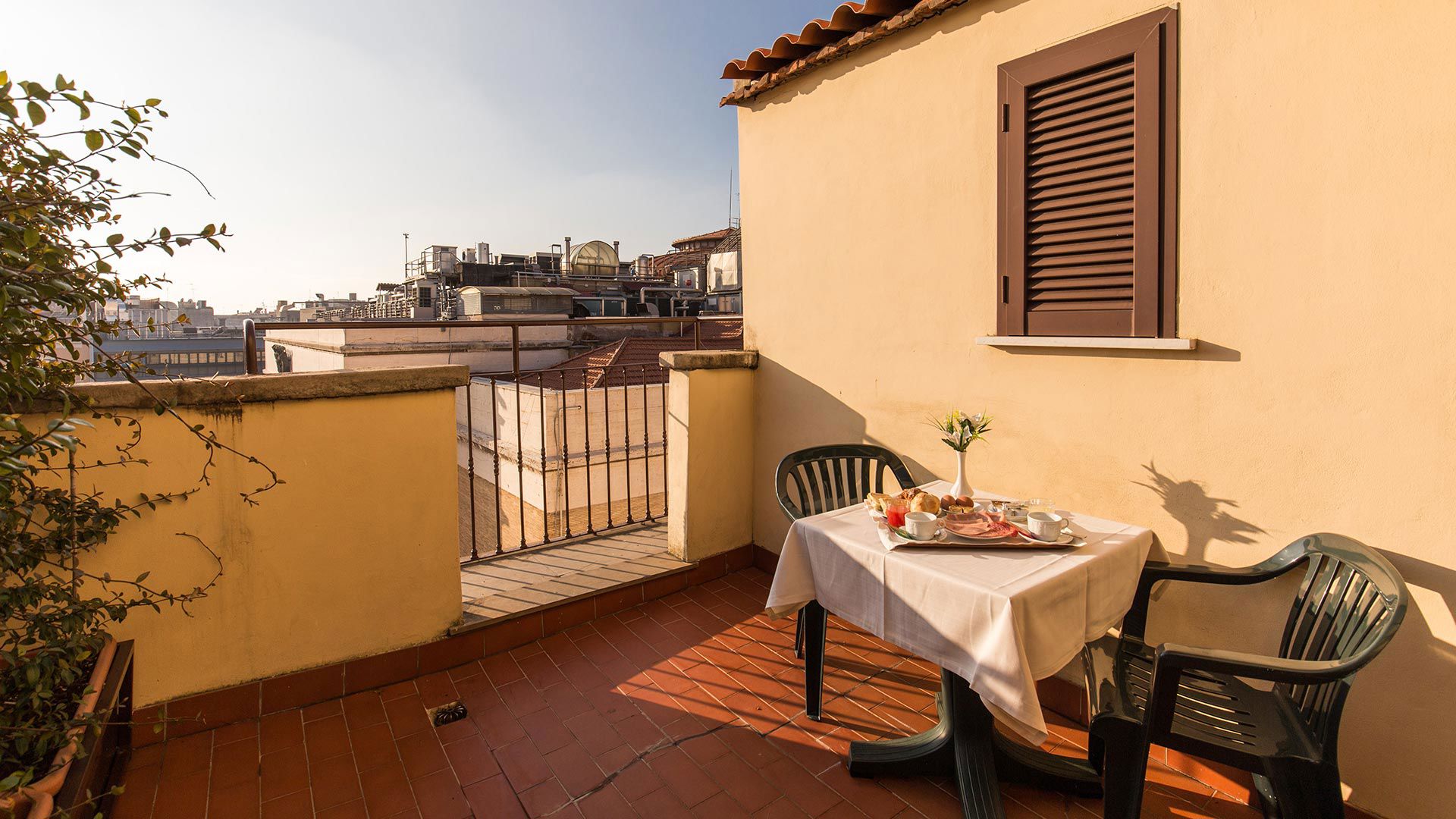 Double or Twin Room with Balcony - Exclusive view over the charm of the Opera House