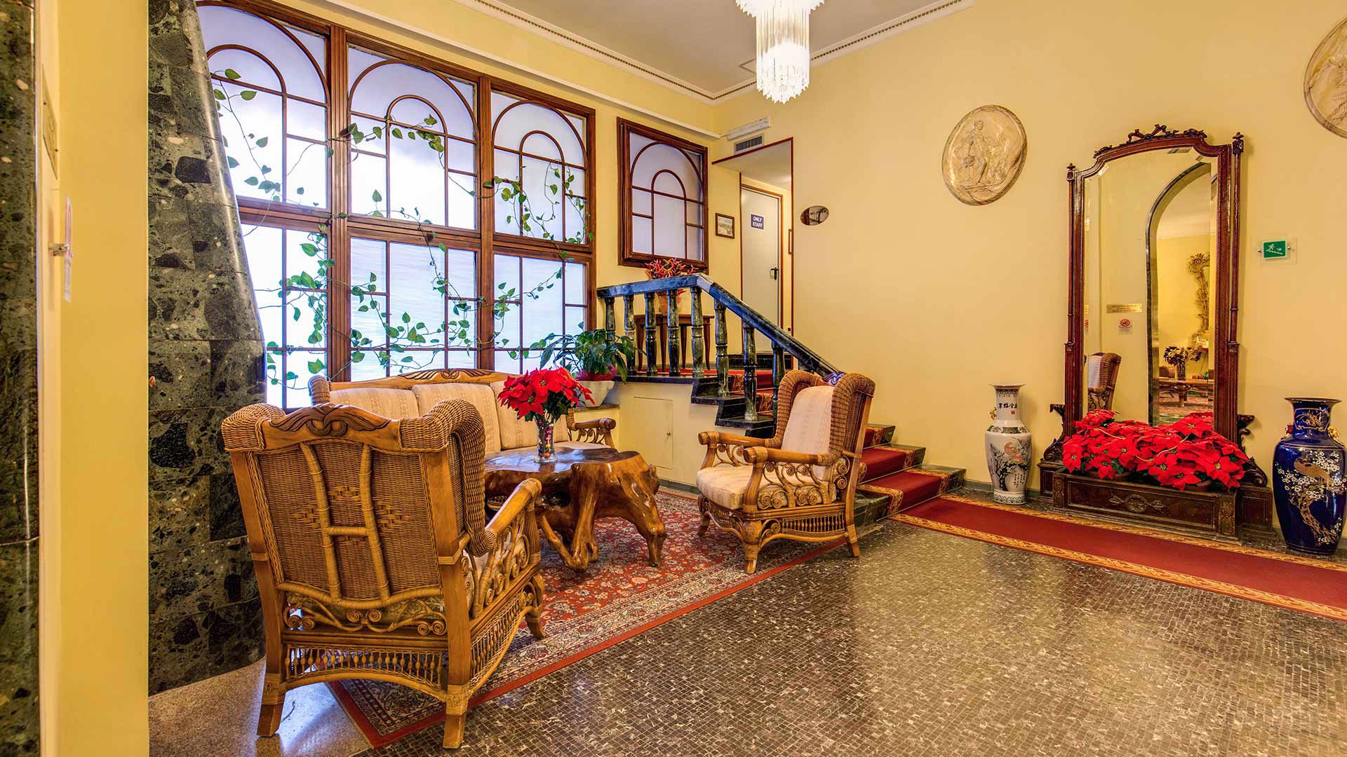 Gallery - From the splendor of the Empire, to the magnificence of the Hotel