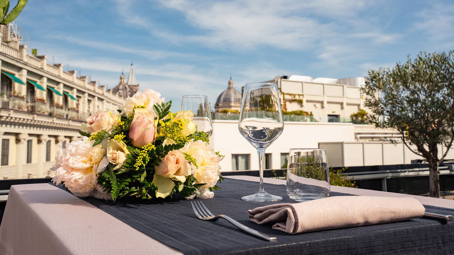 Festeggia il tuo sì a Roma - Ricevimenti esclusivi nel Rooftop Restaurant di The Hive