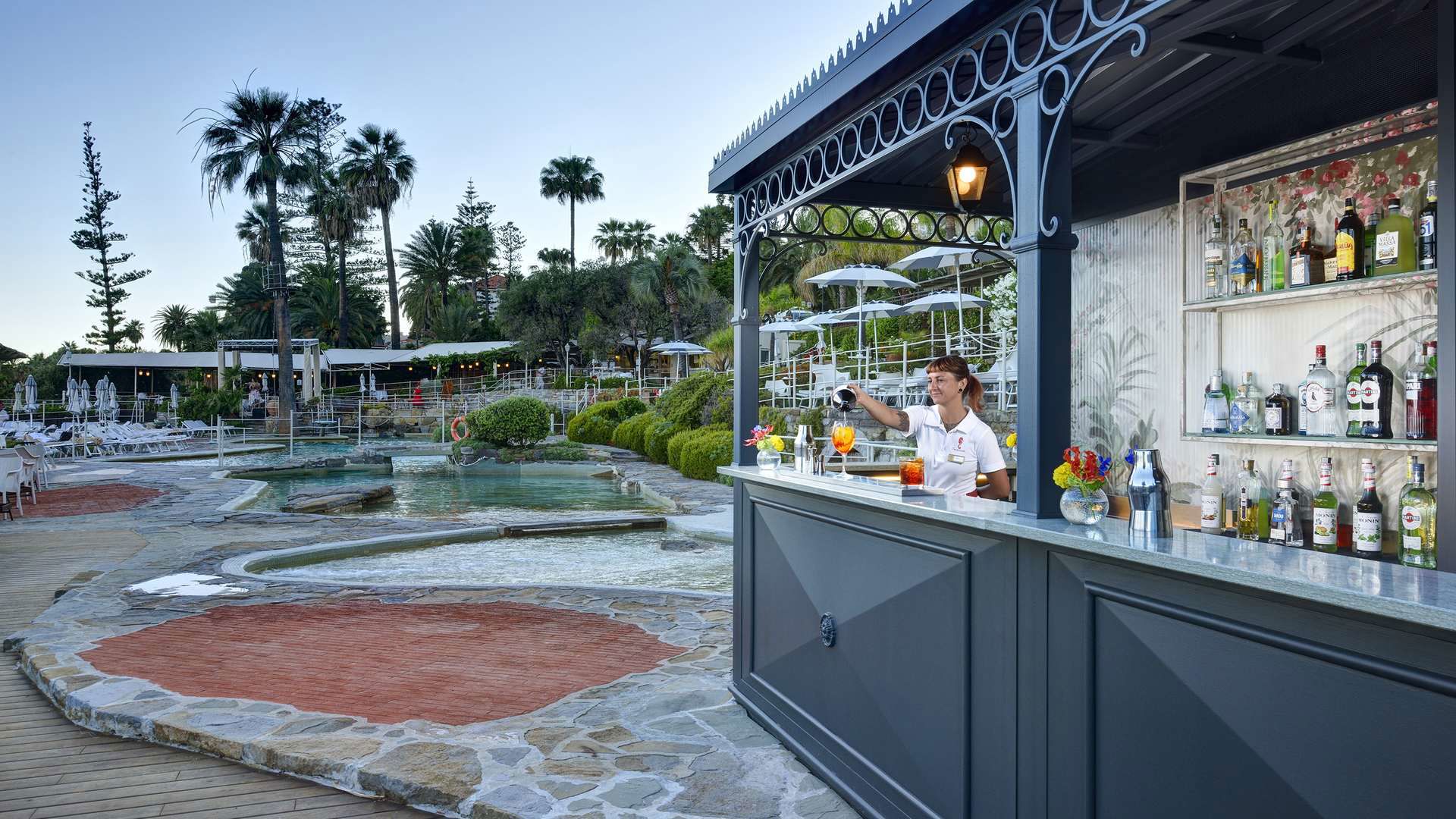 Restaurants 16