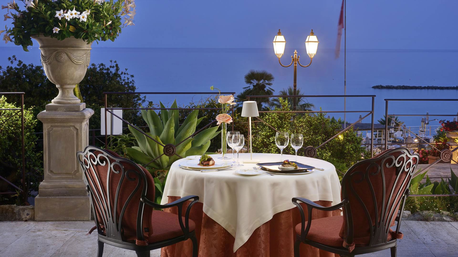 Restaurants 17