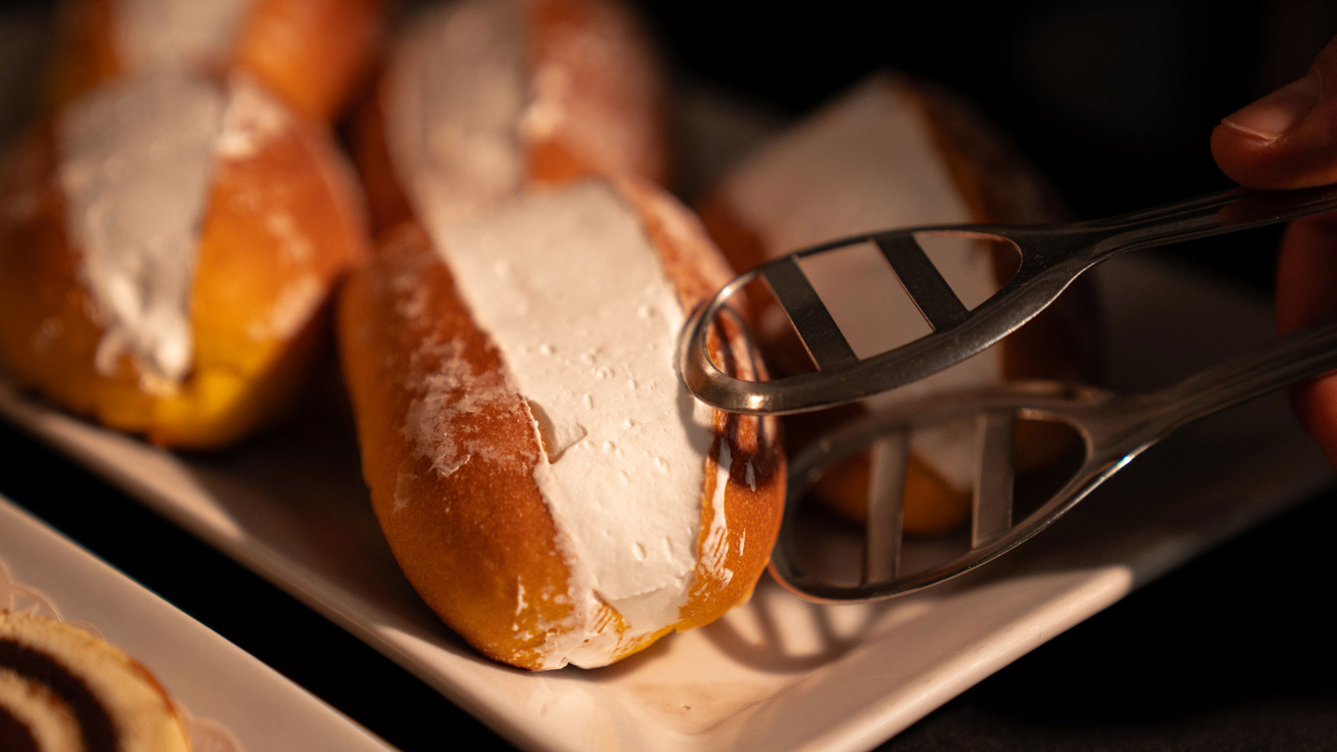 Lounge Bar & Breakfast 7