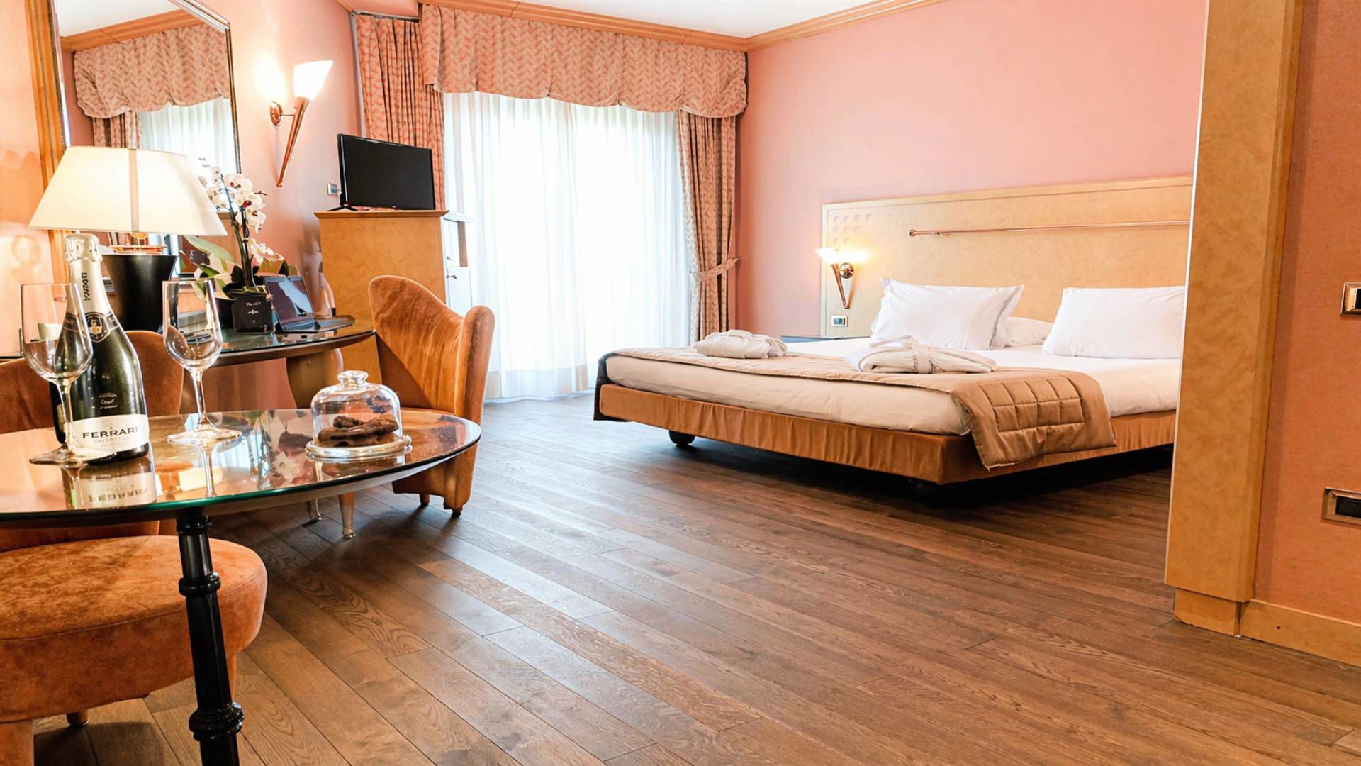 Hotel 12