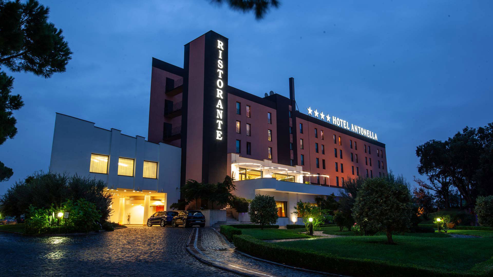 Hotel 8