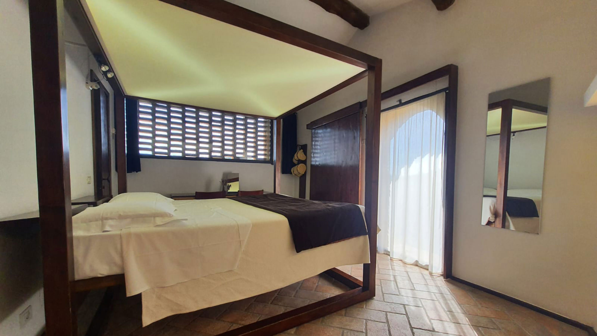 One bedroom apartment with terrace 2