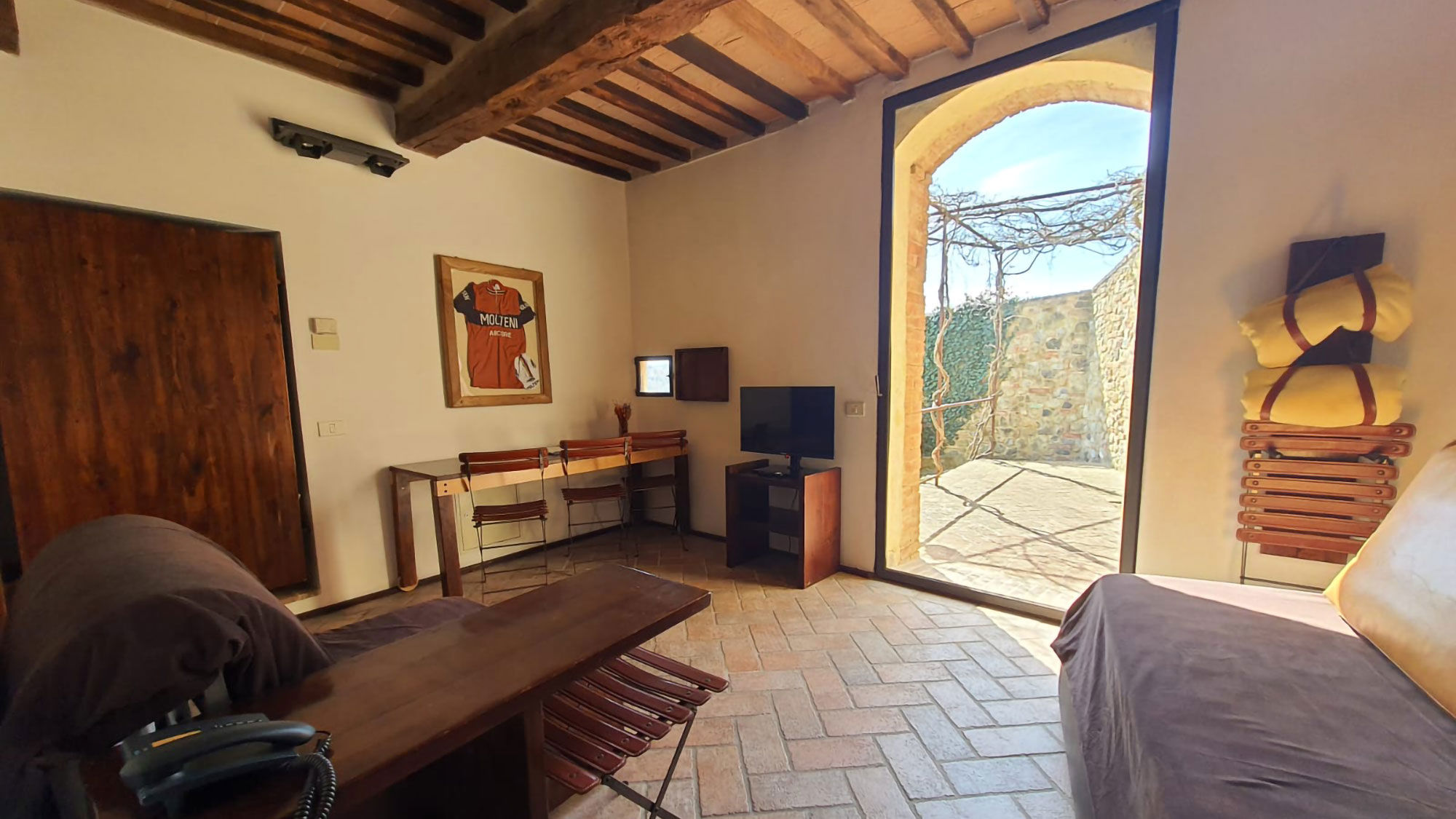 One bedroom apartment with terrace 1