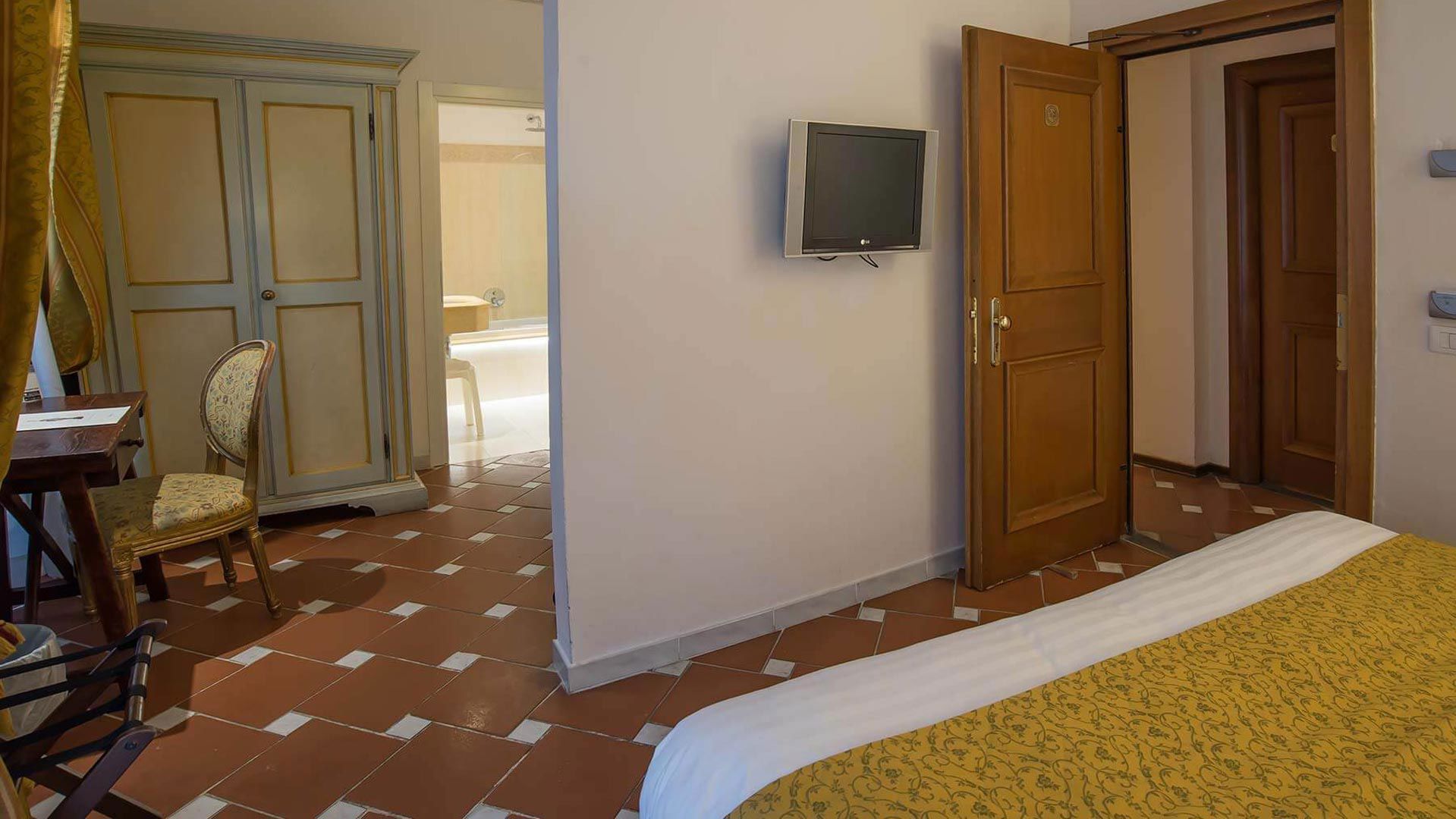 Camera Classic Tripla 2