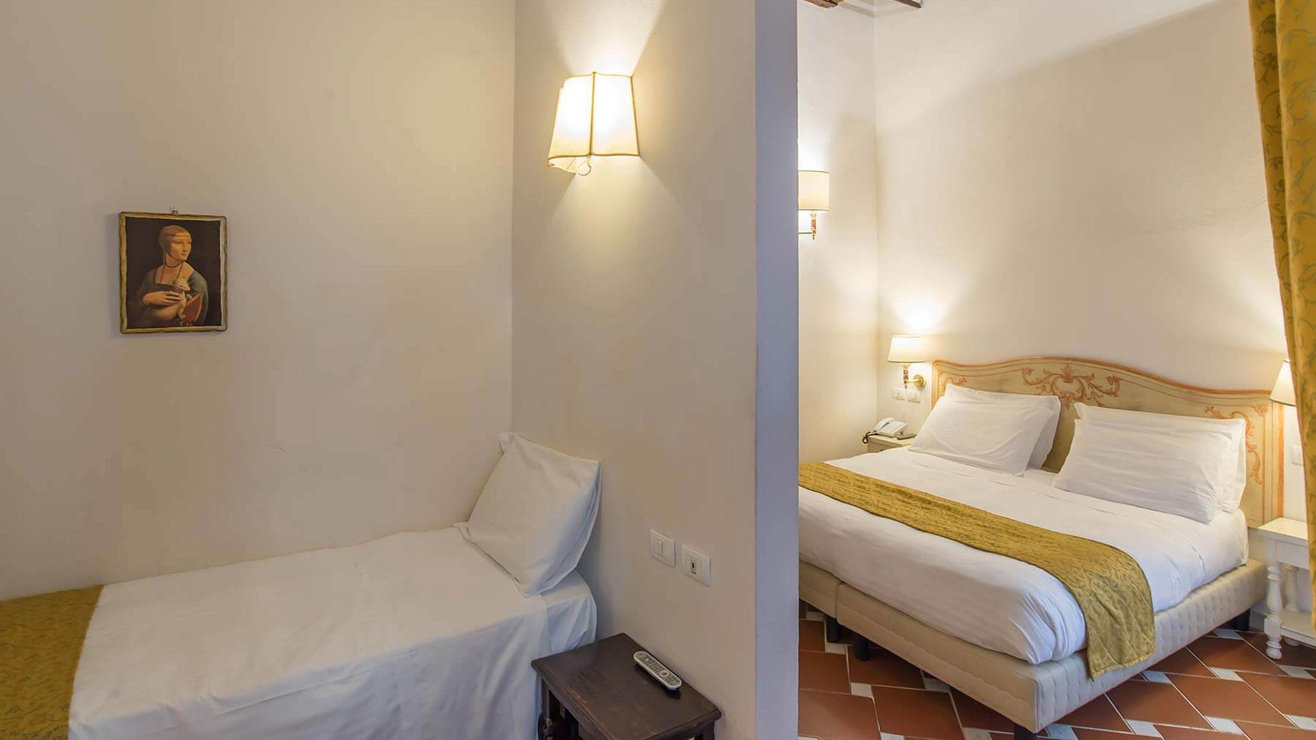 Camera Classic Tripla 1