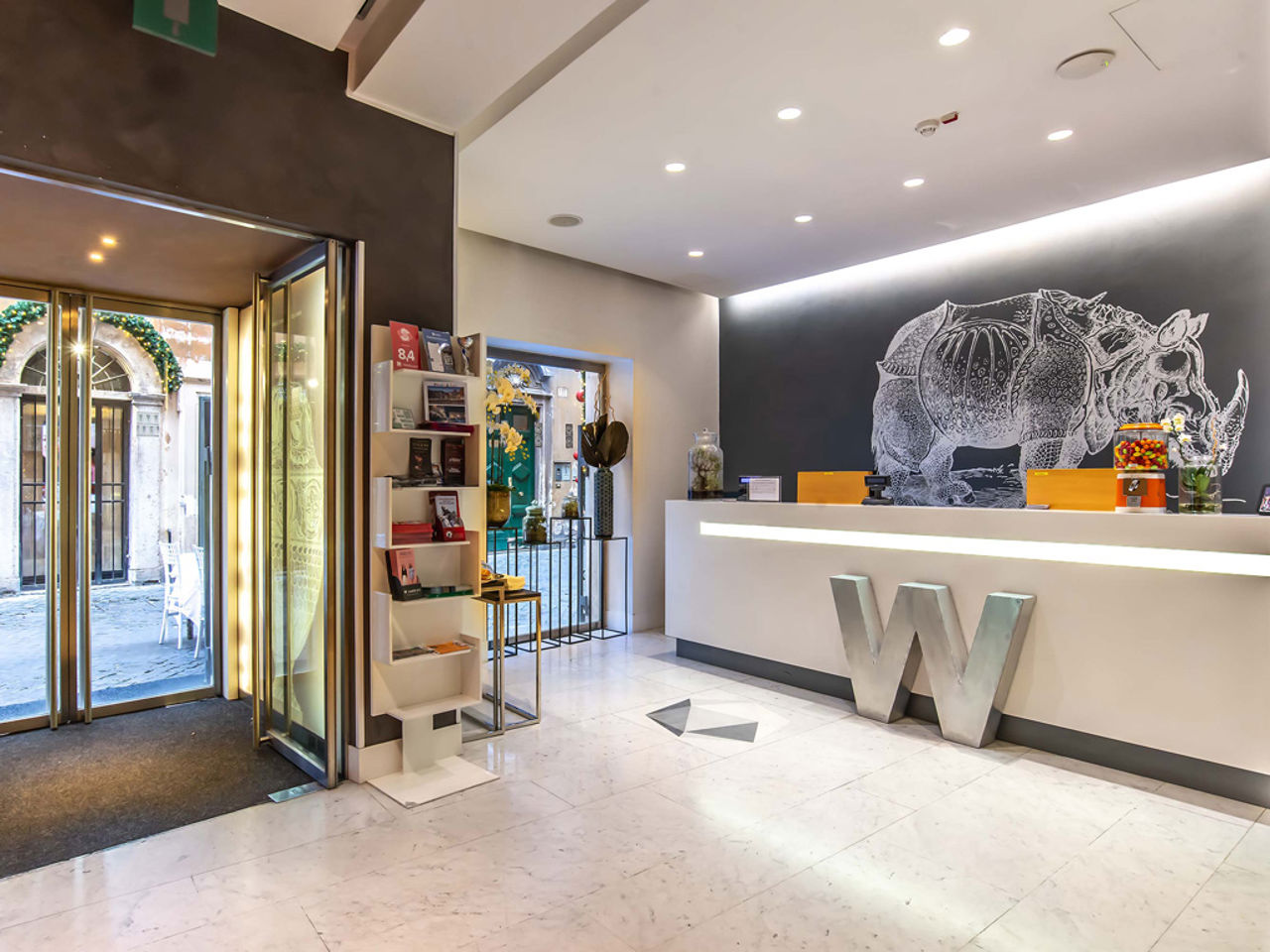 Hotel White - Via in Arcione, 77, 00187 Roma RM