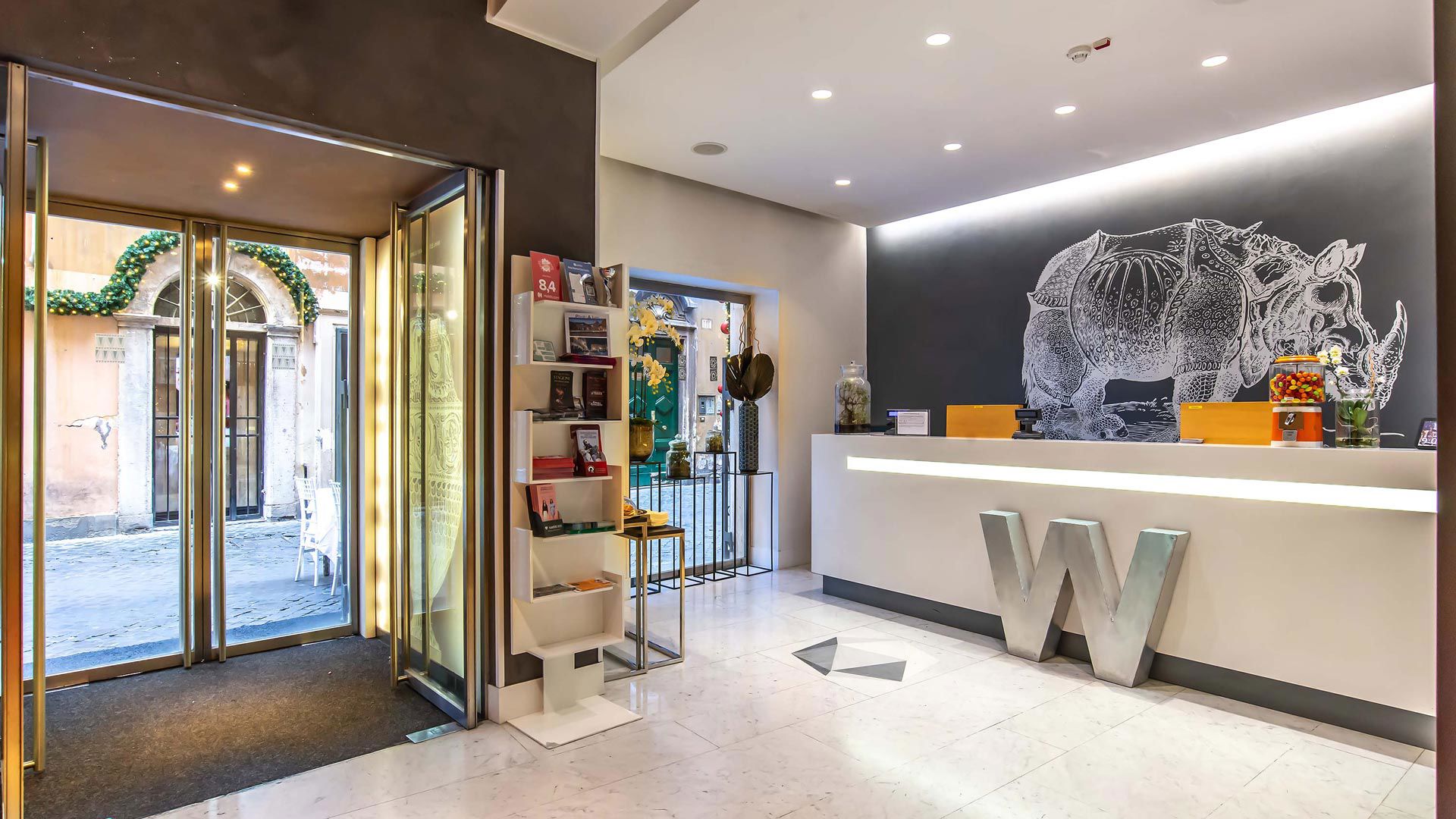 Hotel White - Depuis 1993, plus de 30 ans dhospitalité