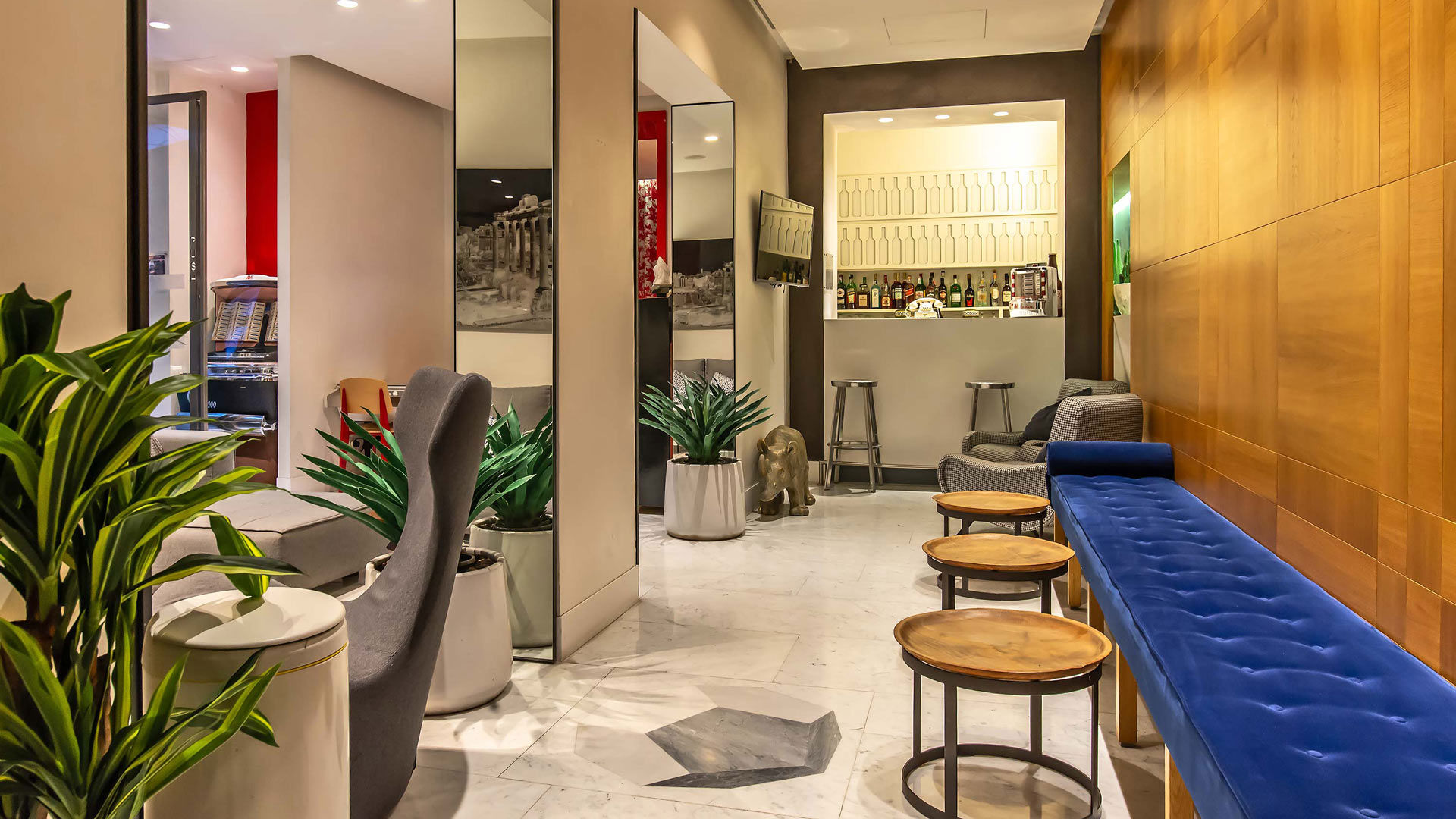 Hotel White - Depuis 1993, plus de 30 ans dhospitalité