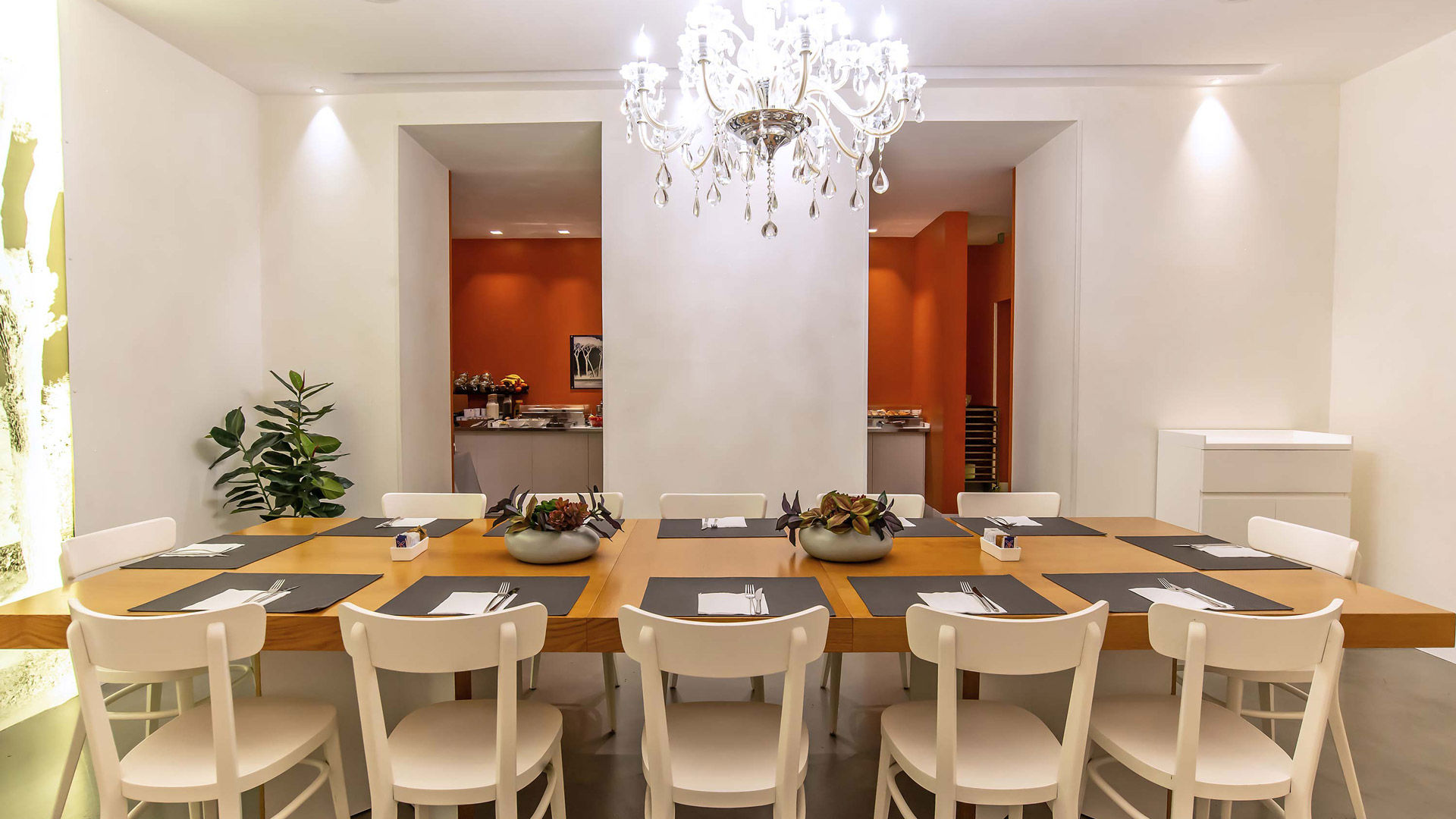 Hotel White - Depuis 1993, plus de 30 ans dhospitalité