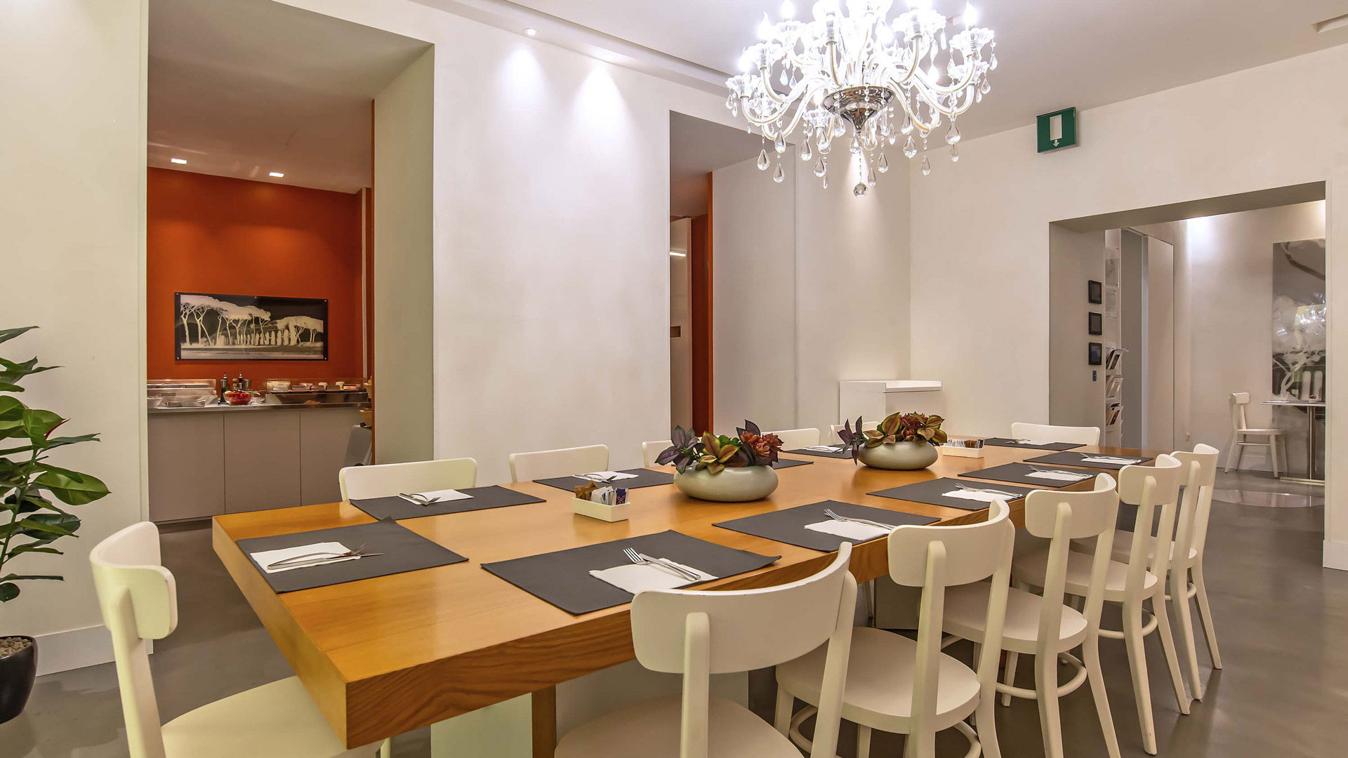 Scopri il tuo soggiorno perfetto nel cuore pulsante di Roma con Hotel White