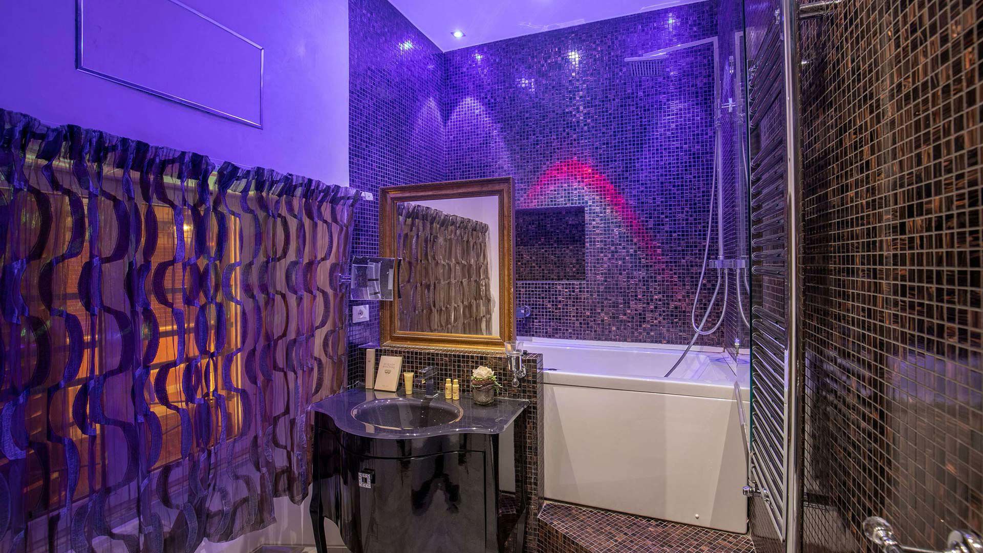 Camera Matrimoniale Superior con Jacuzzi 3